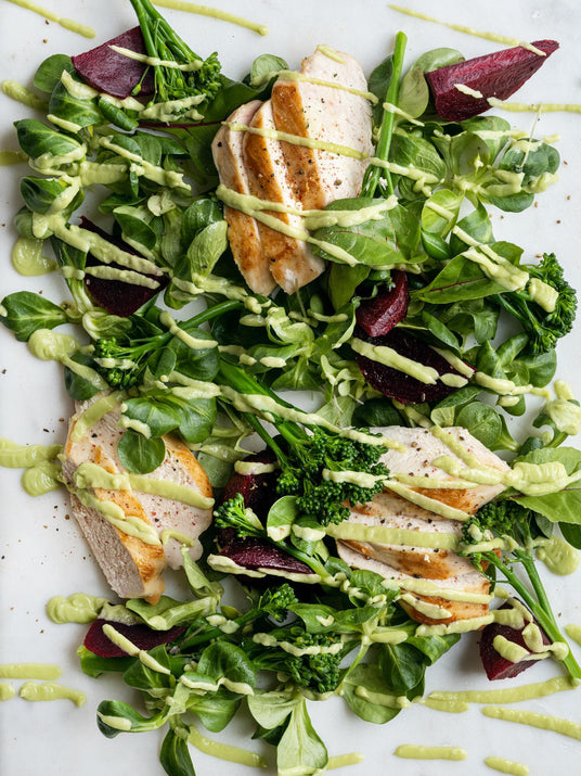 Hähnchensalat mit Avocado-Pesto