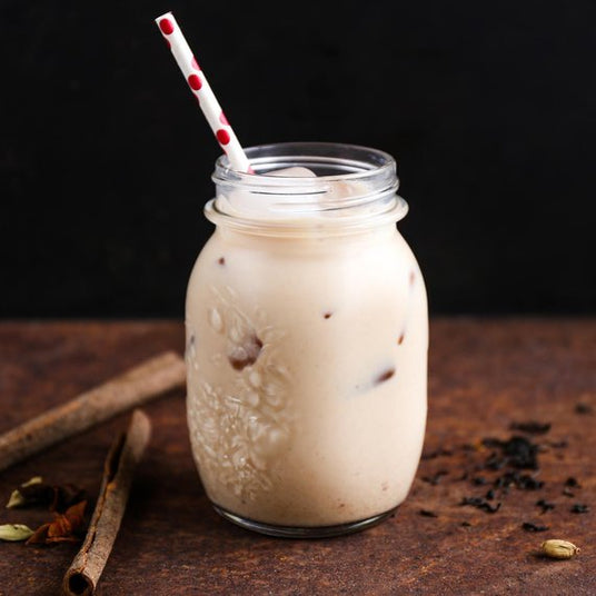 Iced Chai Latte mit Kokosmilch