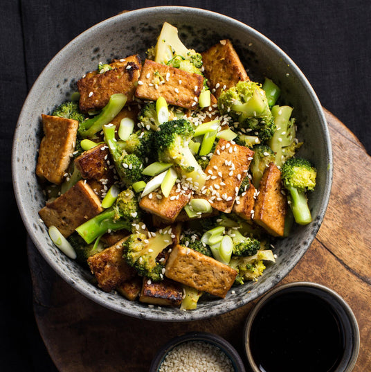 Marinierter Tofu mit Brokkoli