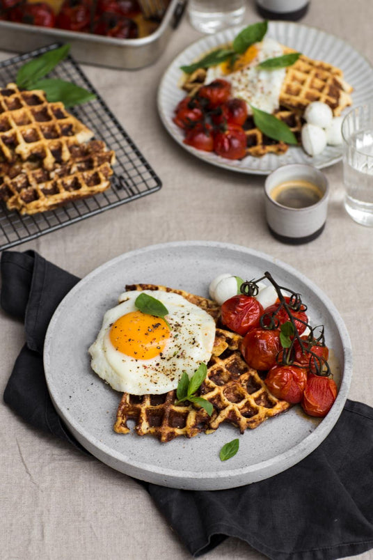 Waffeleier mit Basilikum