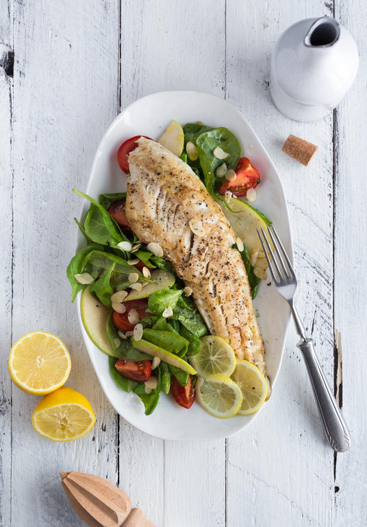 Zander mit Spinat, Mandeln und Apfel