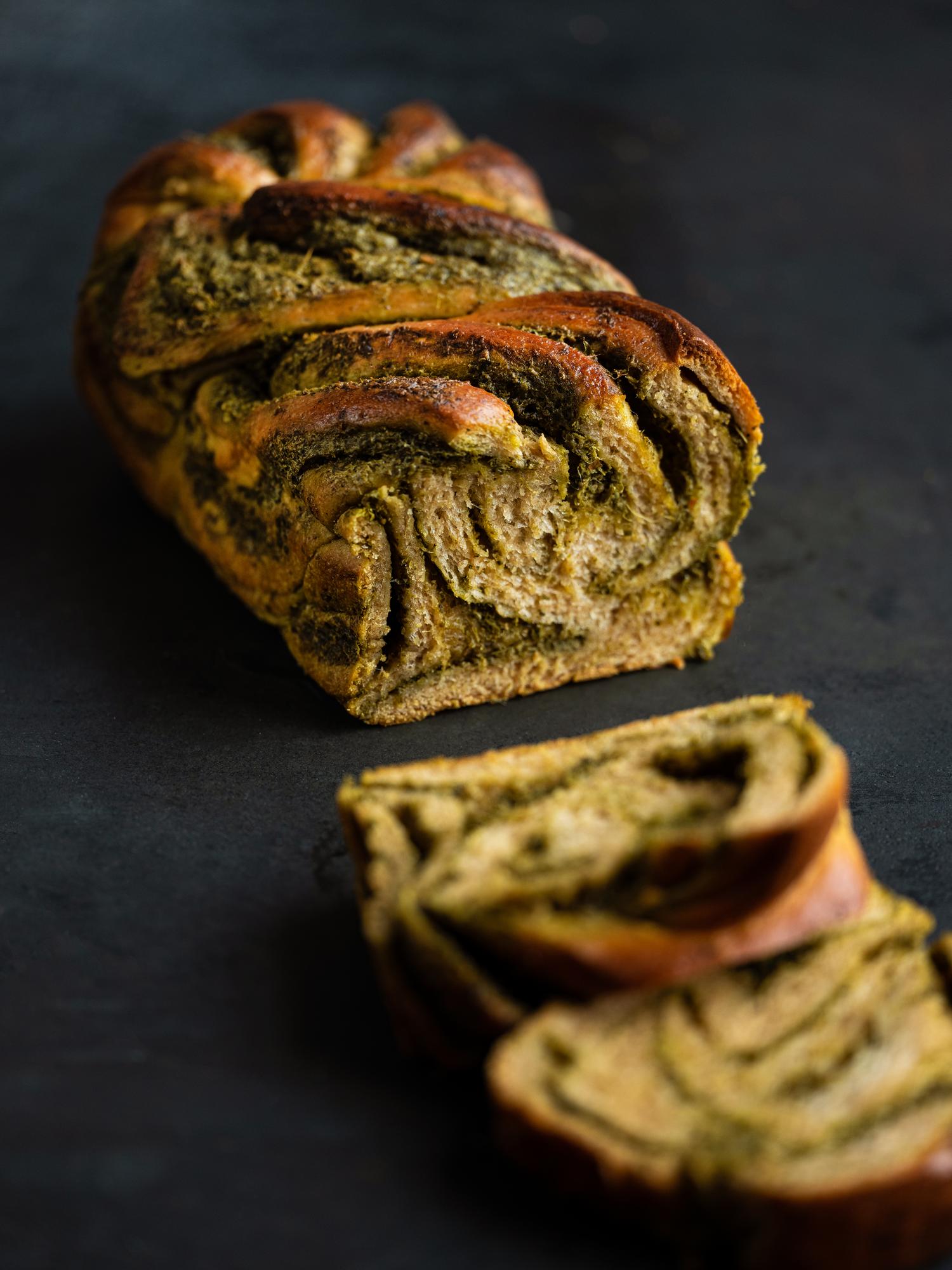Babka mit Pesto