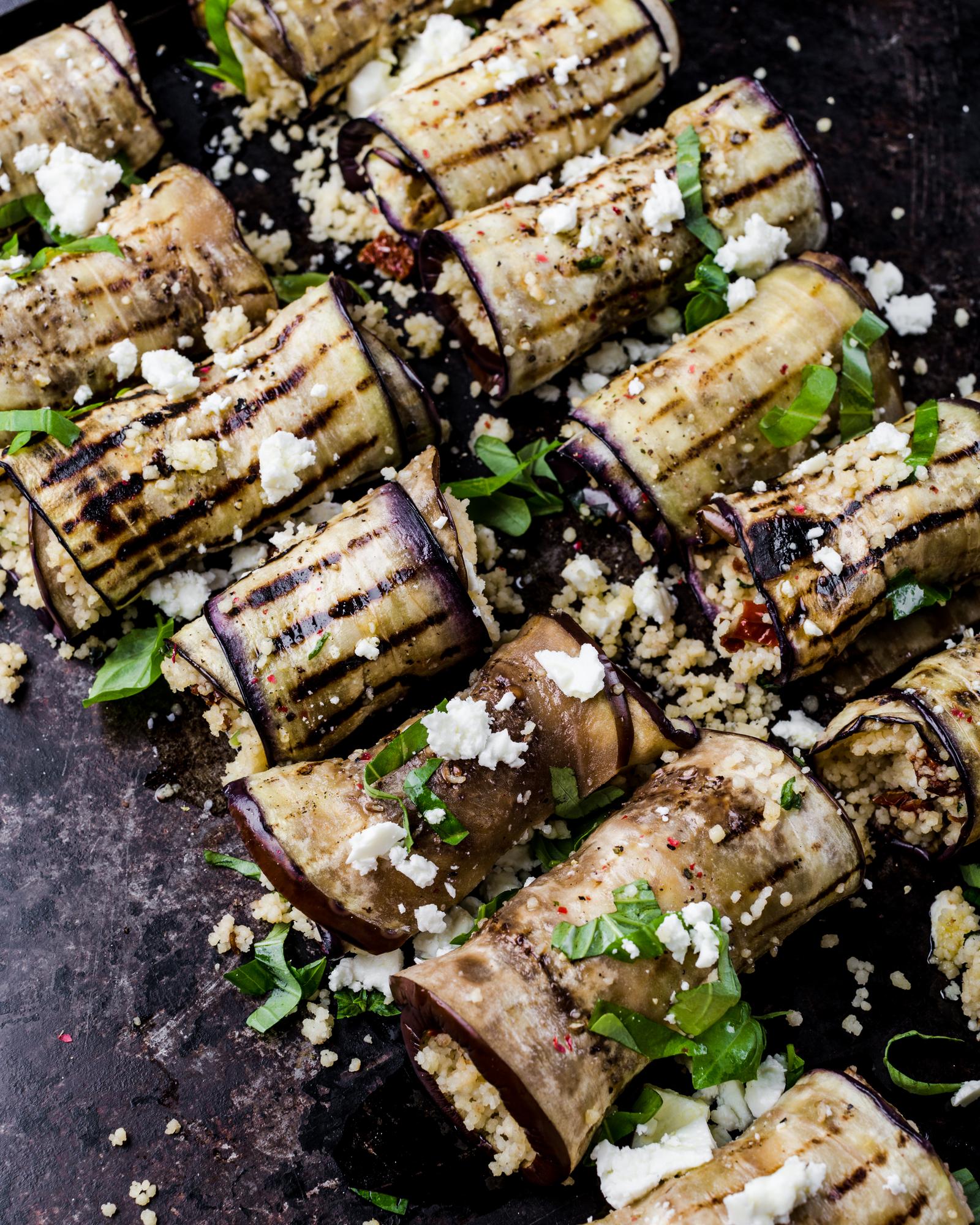 Auberginenröllchen mit Couscous