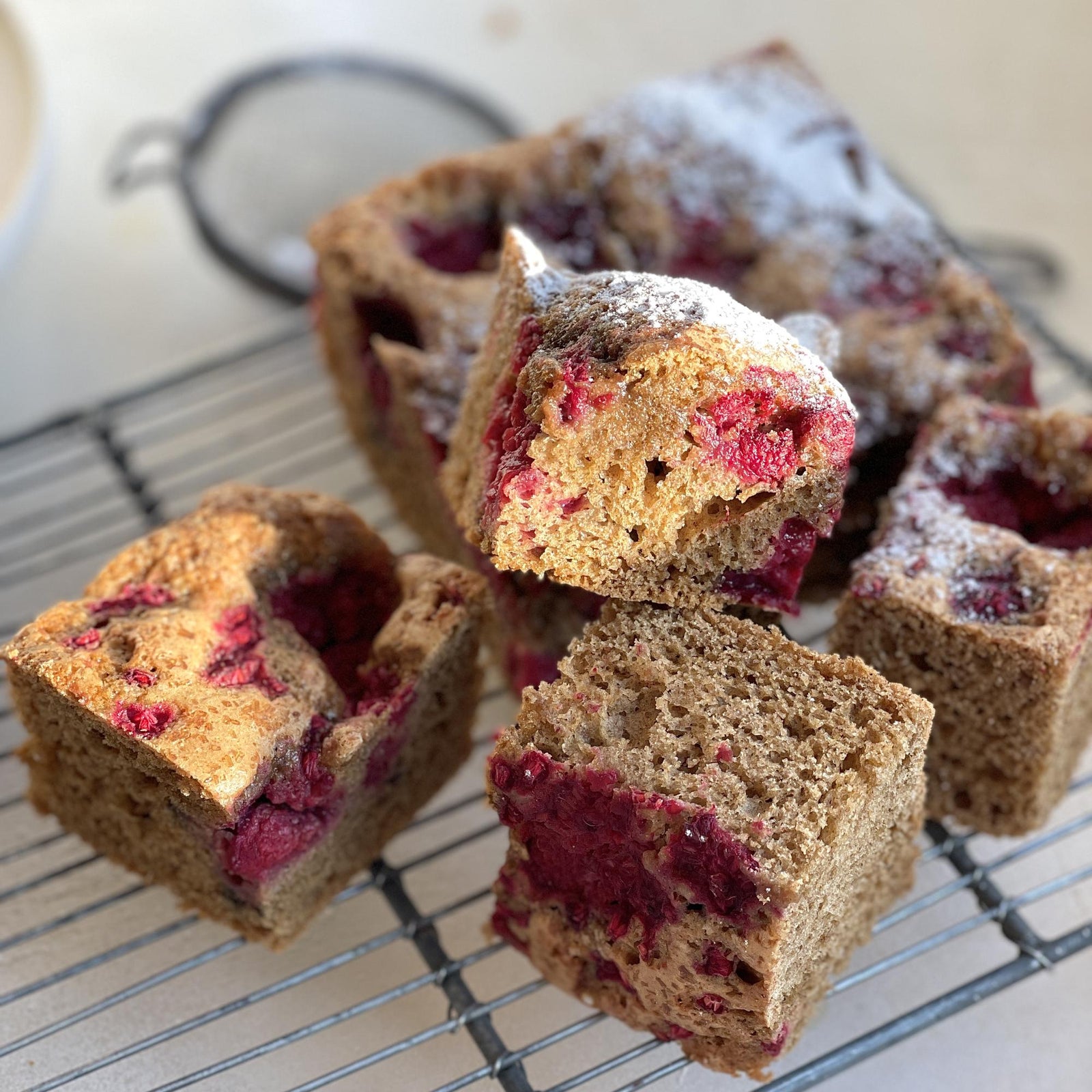 Biskuit-Blechkuchen