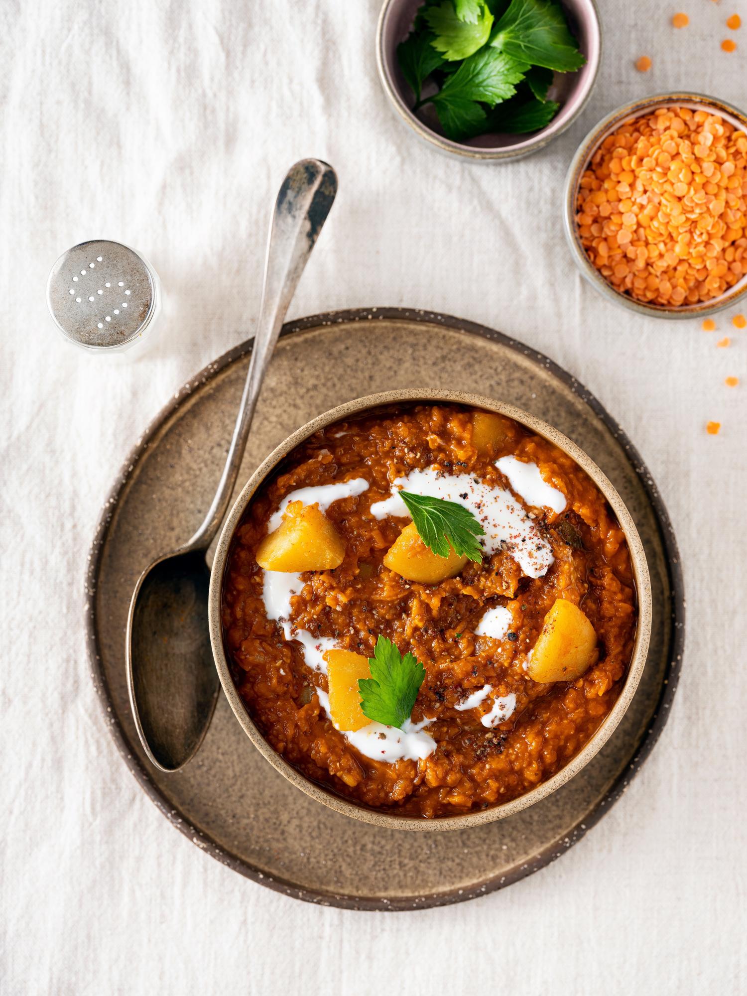 Kartoffelgulasch mit roten Linsen