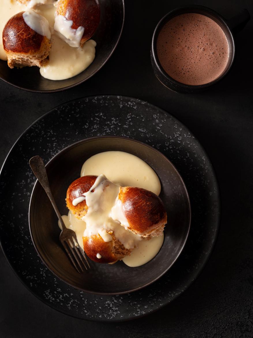 Buchteln mit Weinschaumcreme