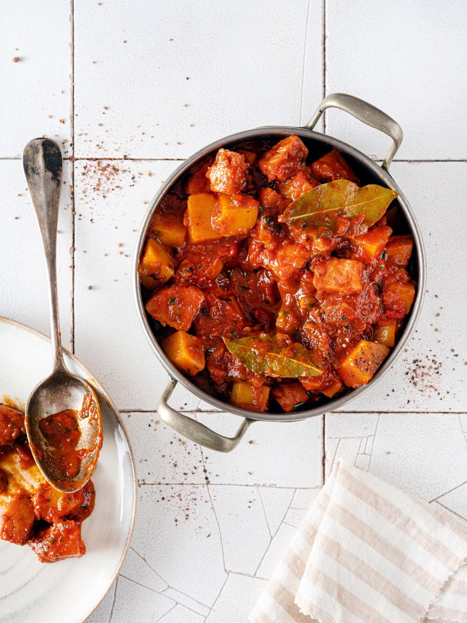 Würstchengulash mit Hähnchenschinken