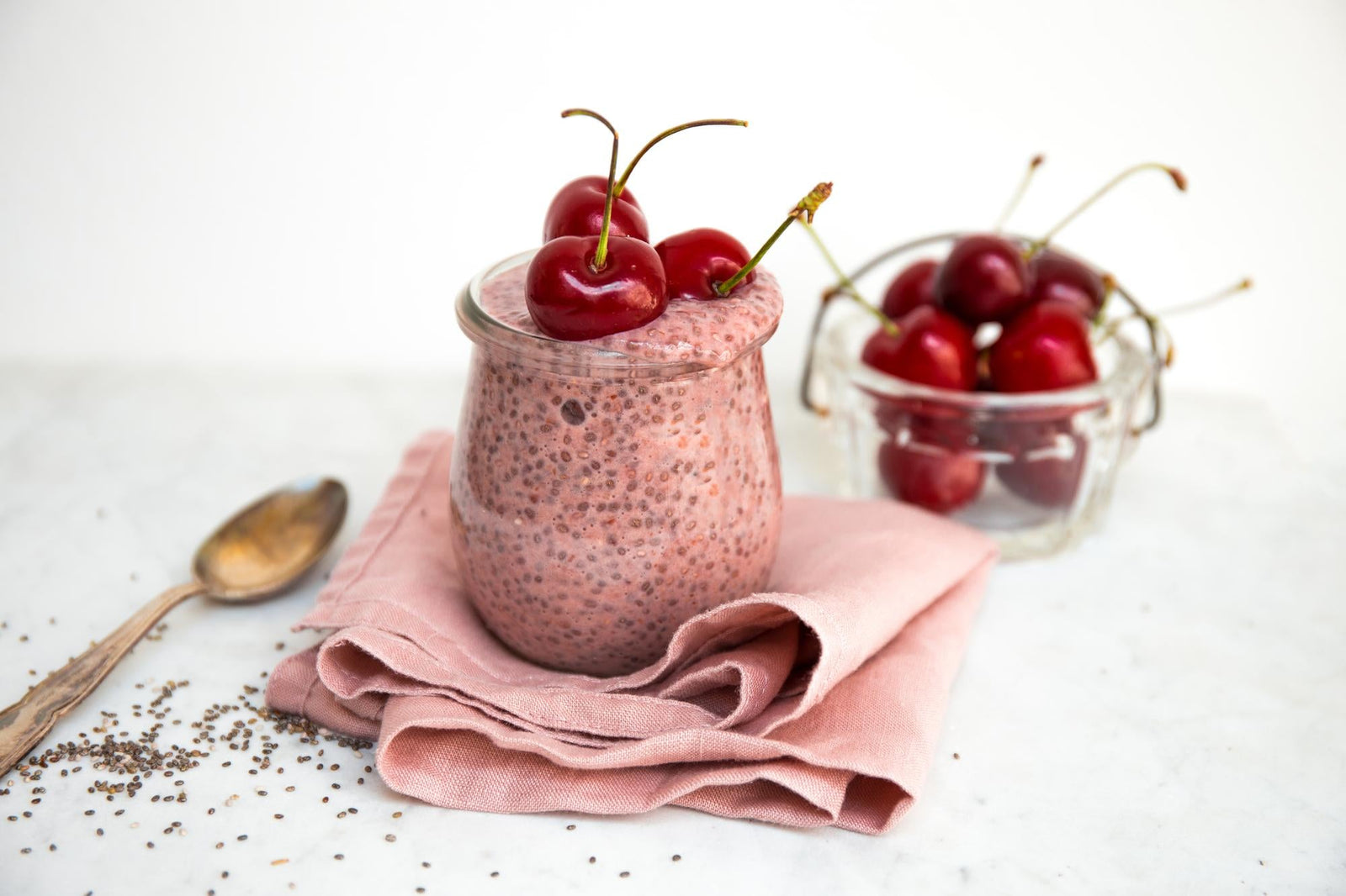 Chia-Pudding mit Kirschen