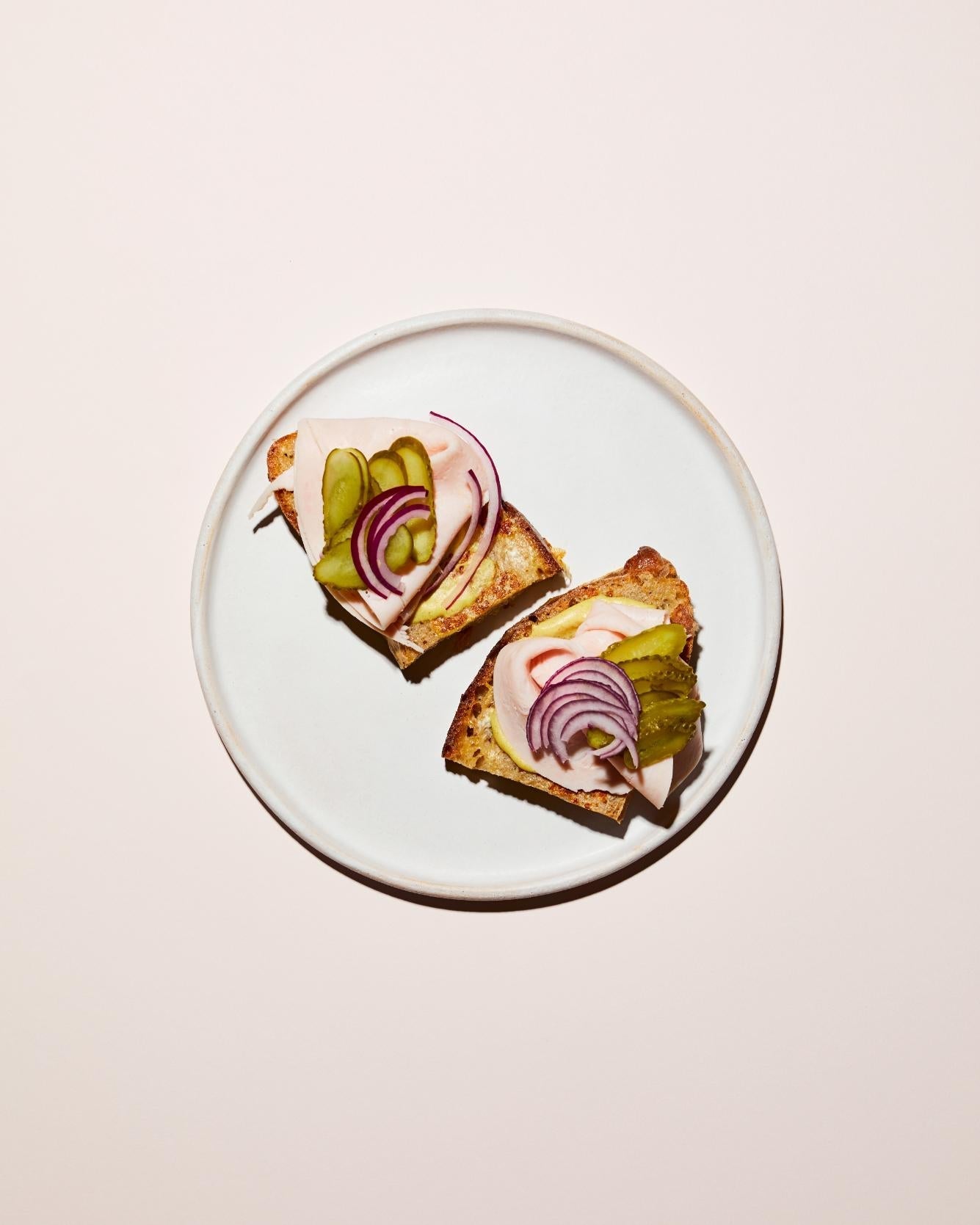 Brot im Ei mit Truthahnschinken
