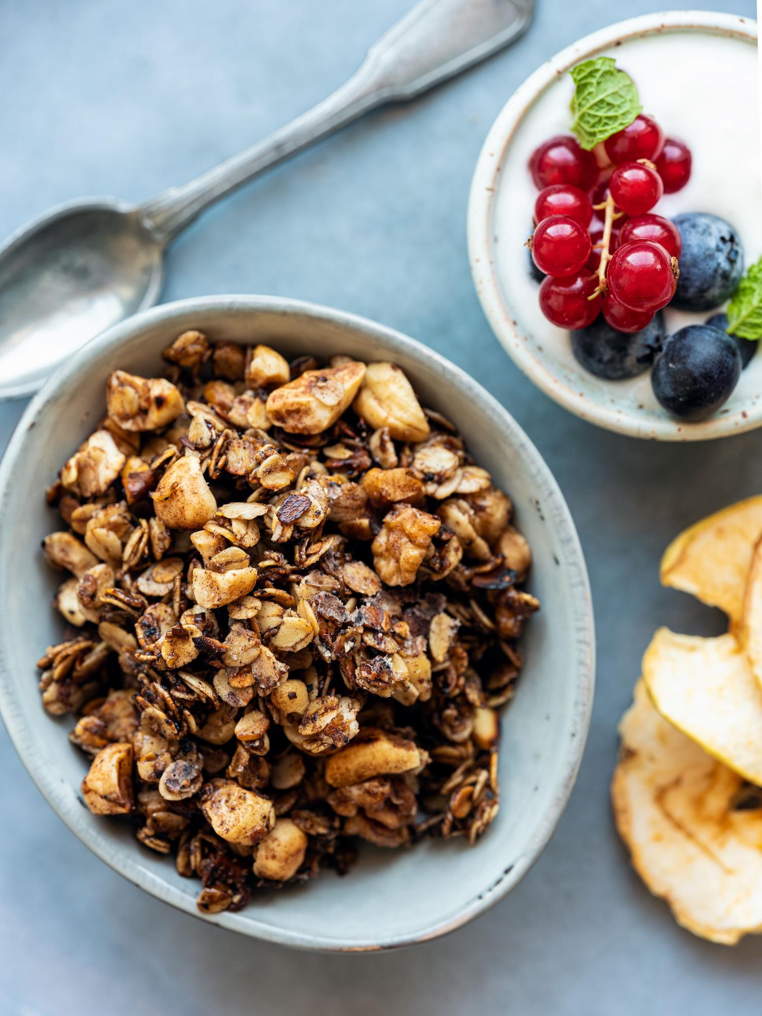 Schokoladen-Granola mit Cranberries