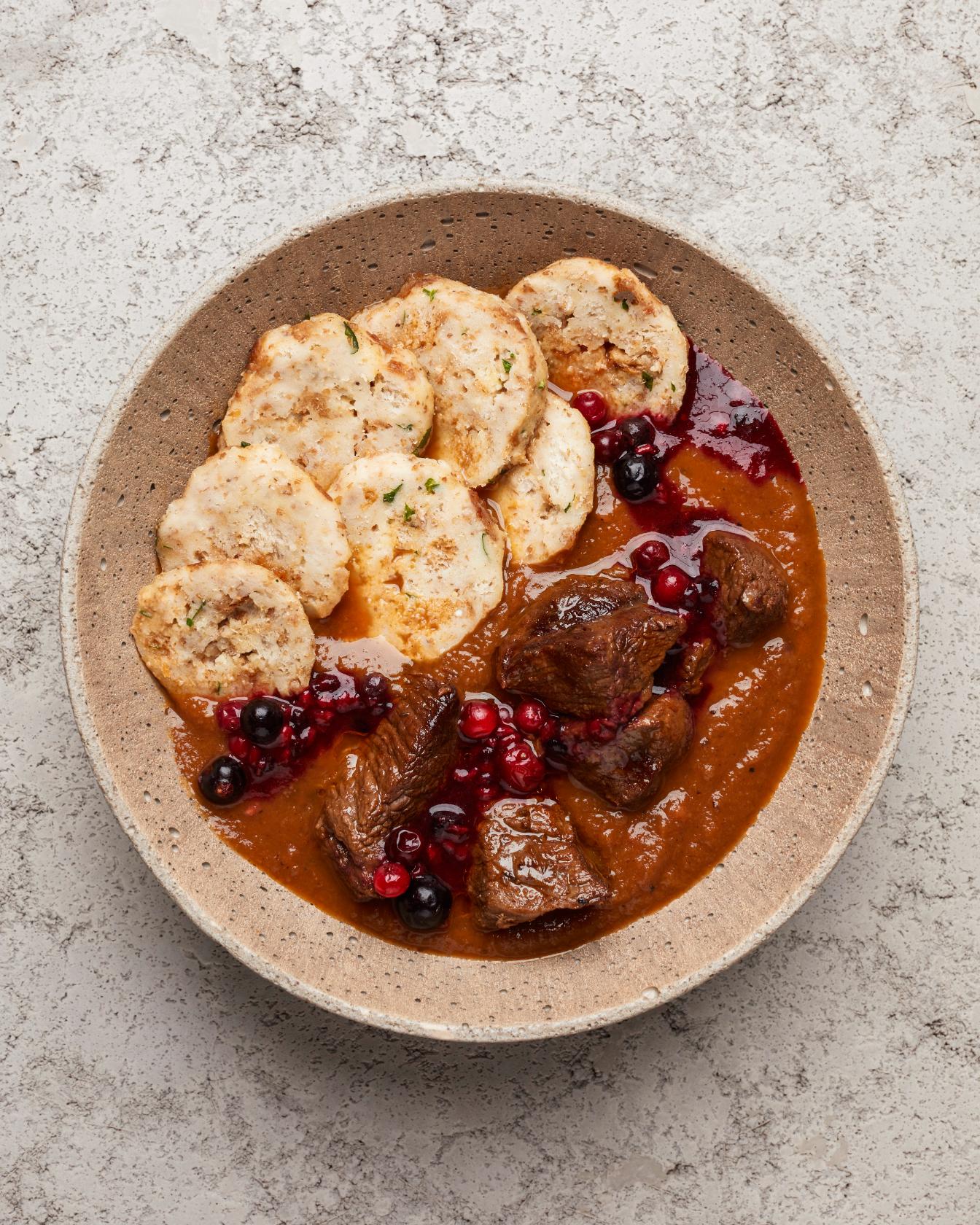 Damwild-Ragù mit Waldfrüchten