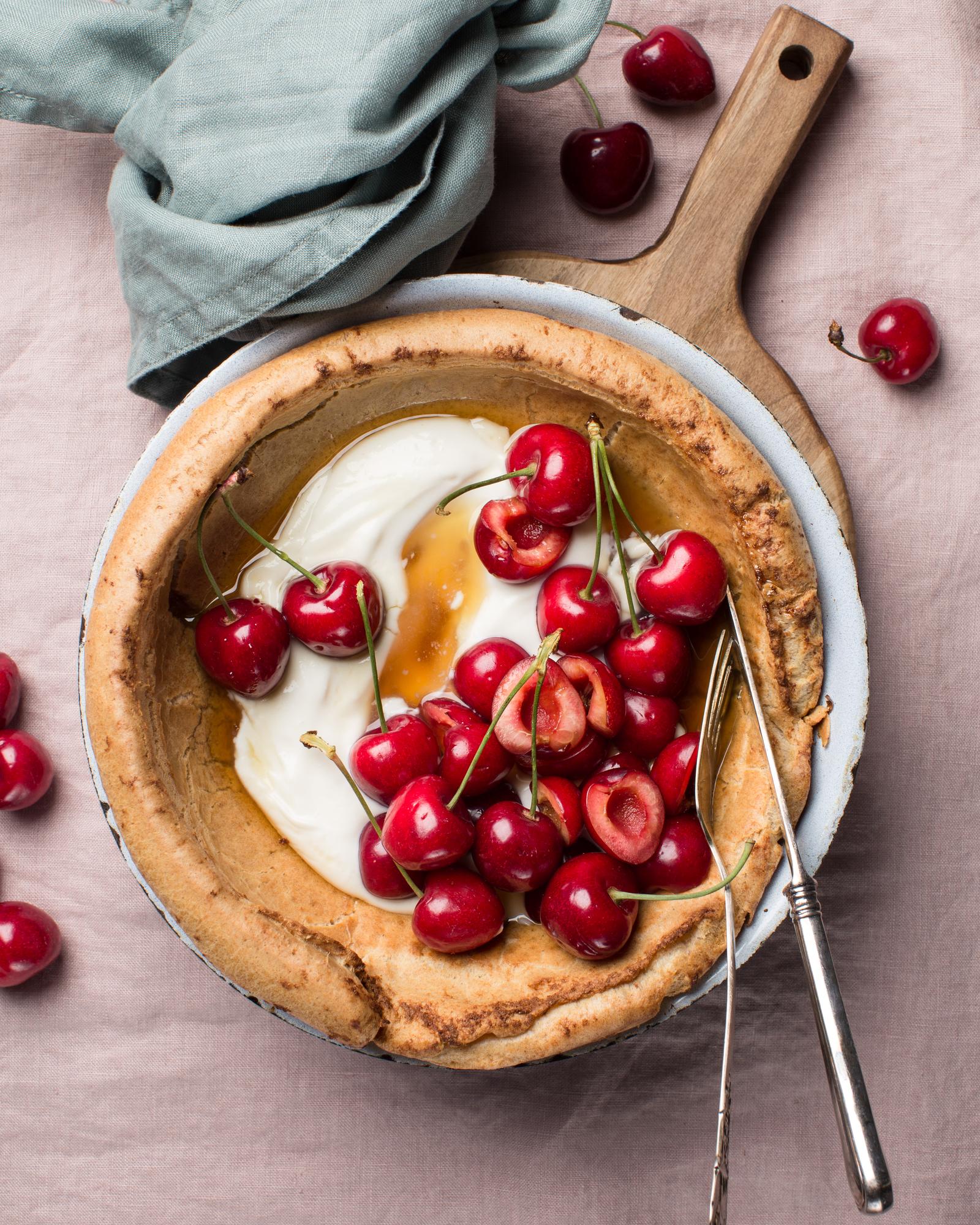 Dutch Baby mit Kirschen
