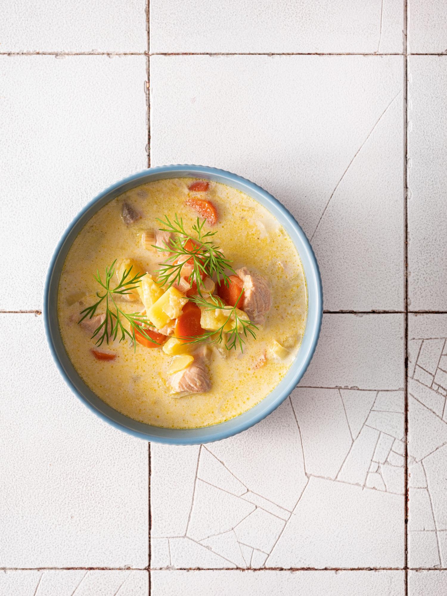 Finnische Lachssuppe (Lohikeitto)
