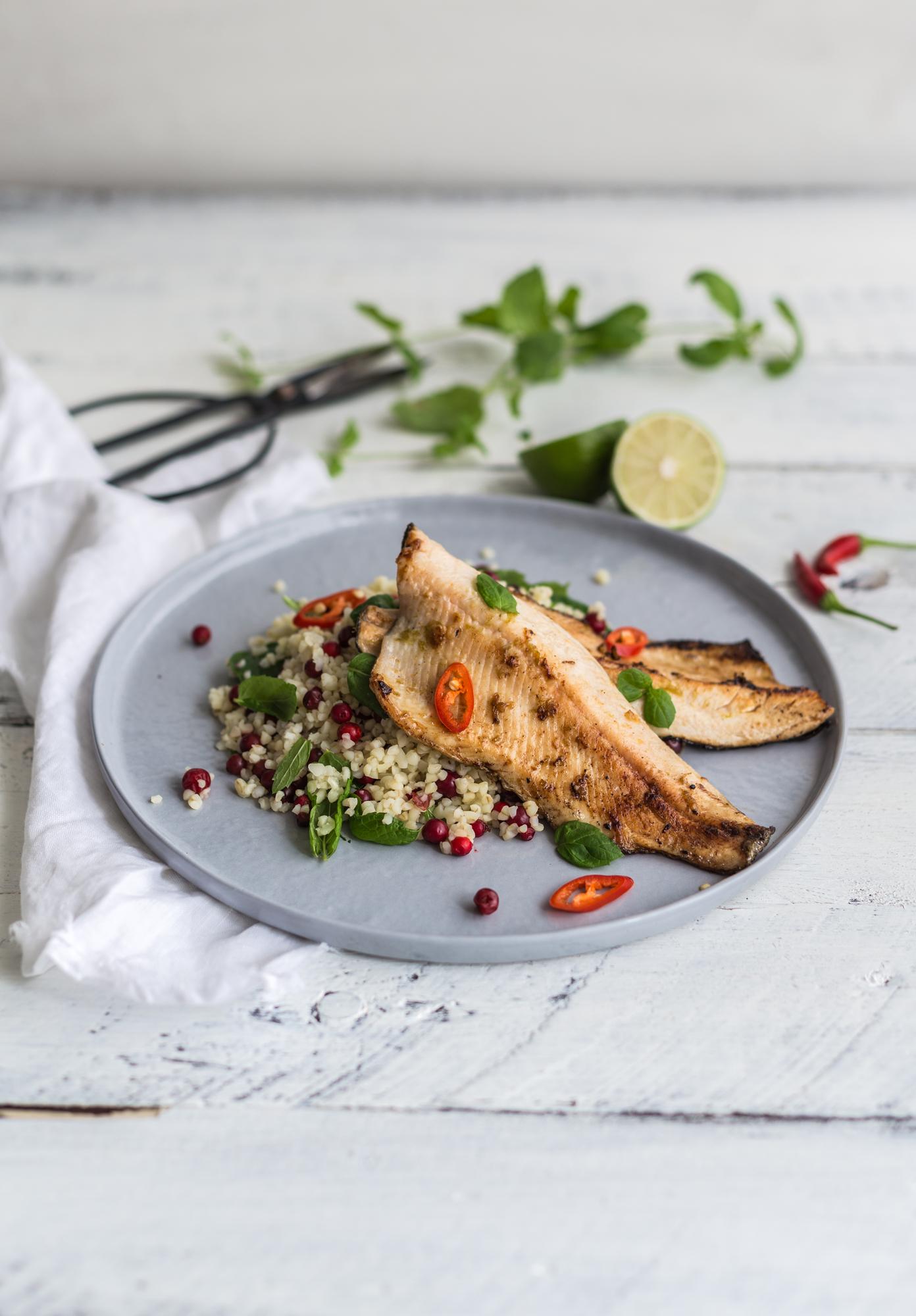 Forelle mit Chili und Limette zu warmem Bulgursalat