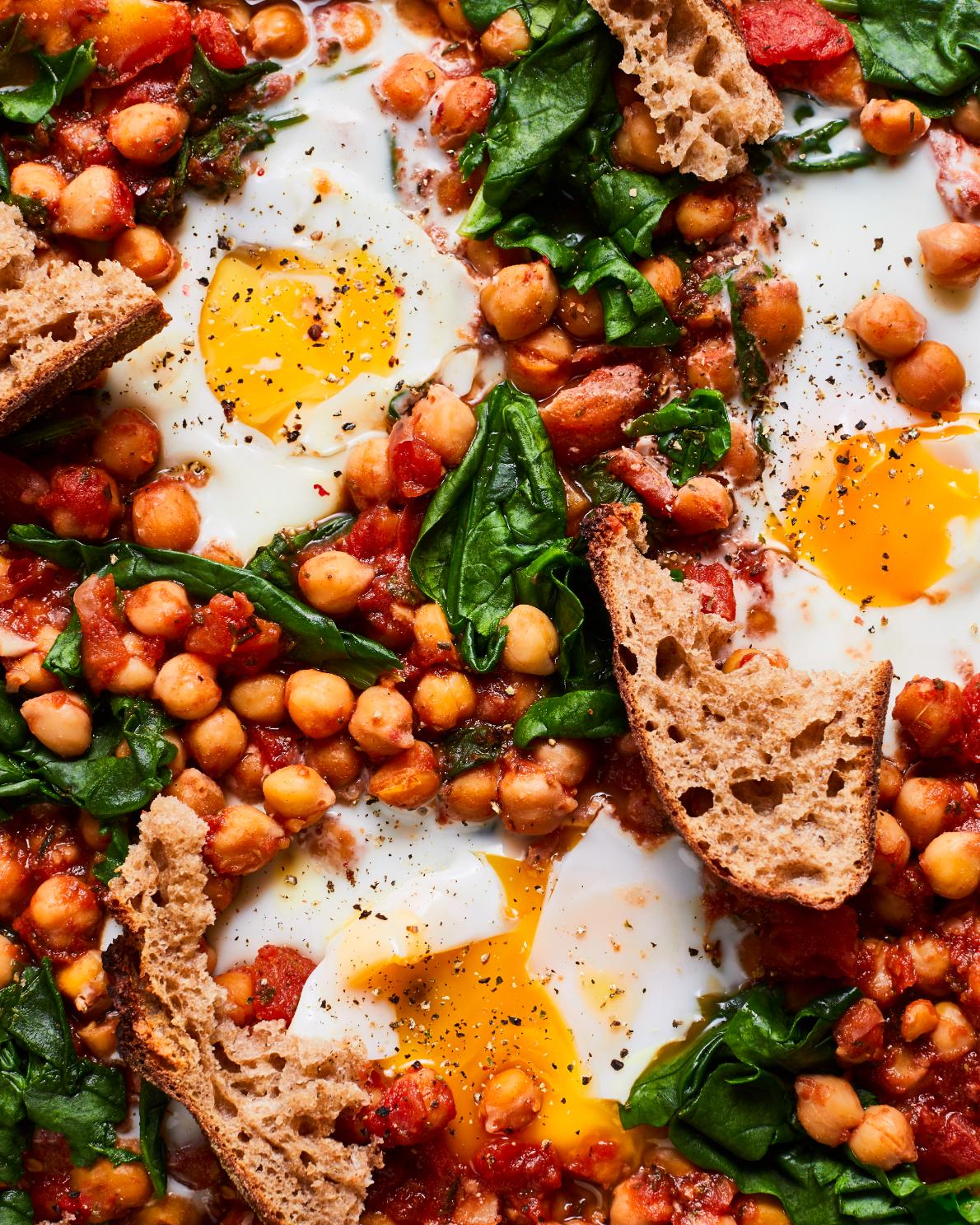Hash mit Kichererbsen und Tomaten