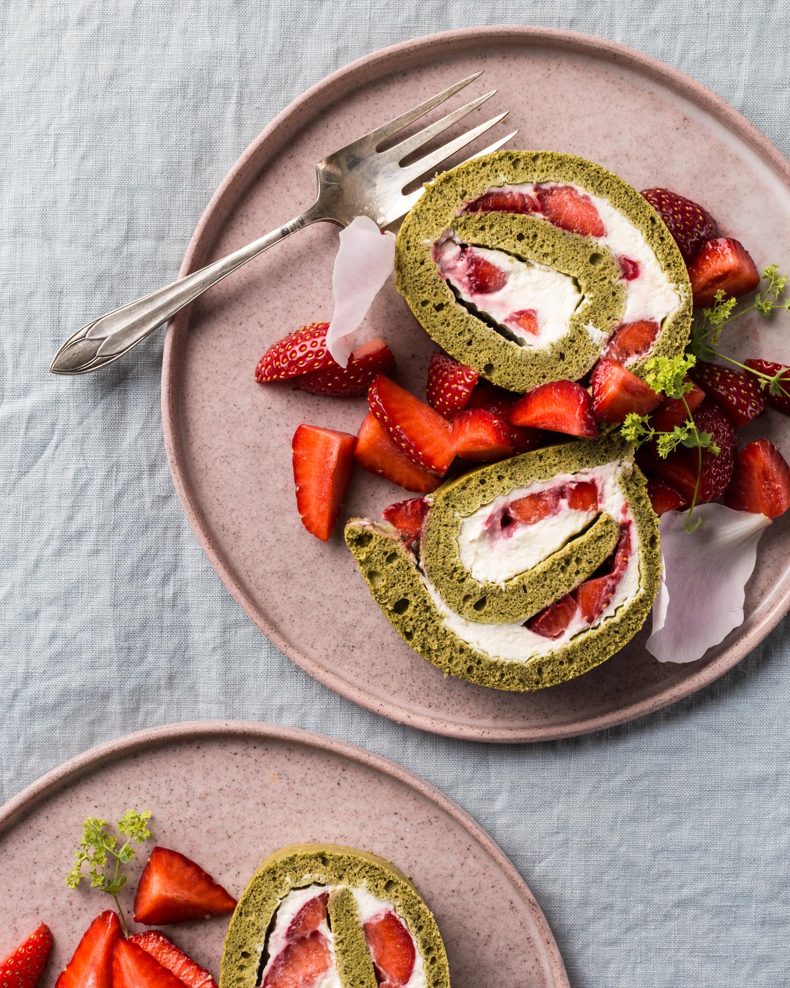 Erdbeer-Roulade mit Matcha