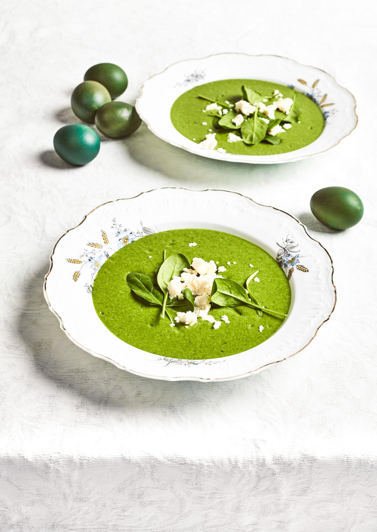 Frühlingsspinatssuppe mit Kräutern