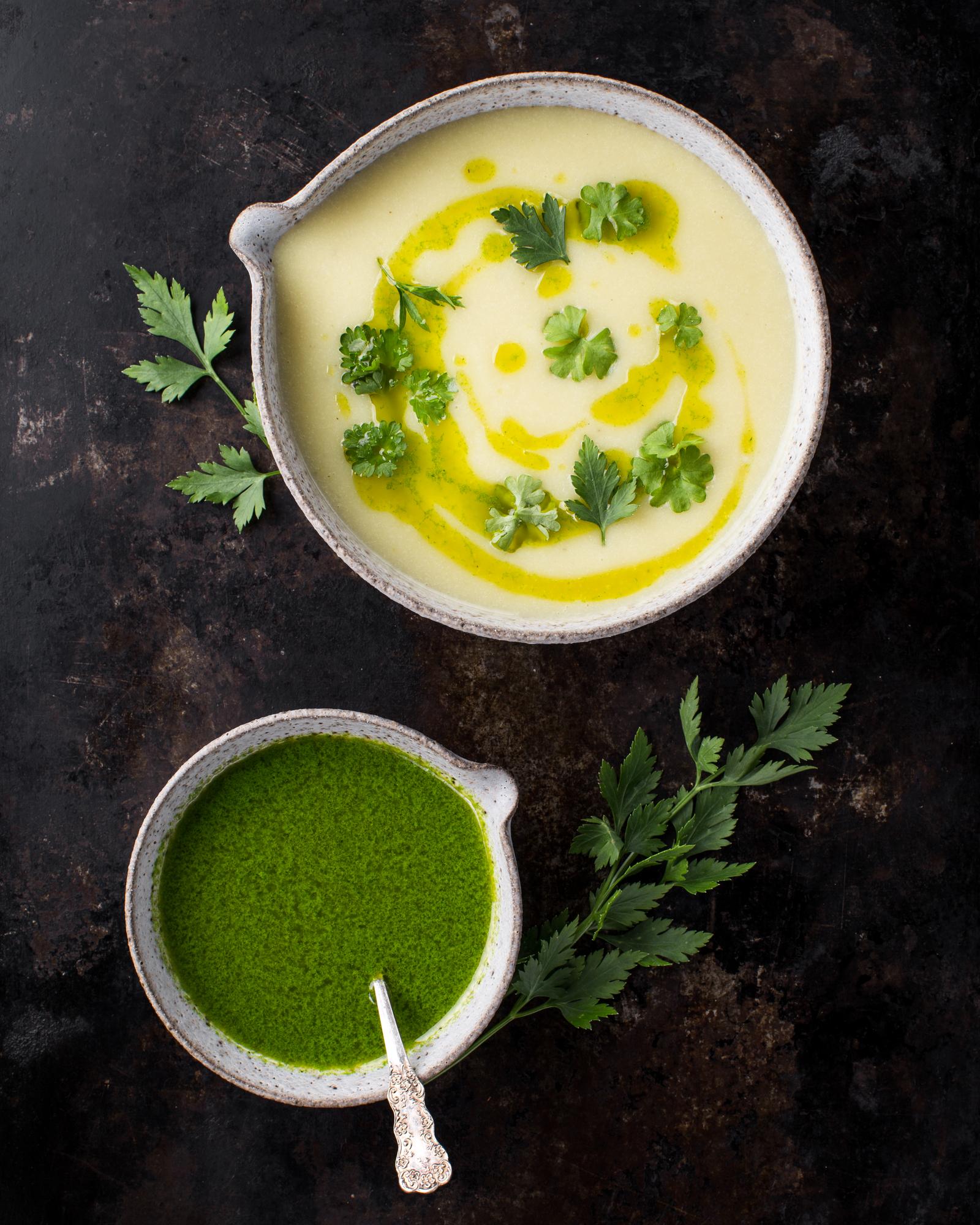 Grünkohlsuppe mit Petersilienöl