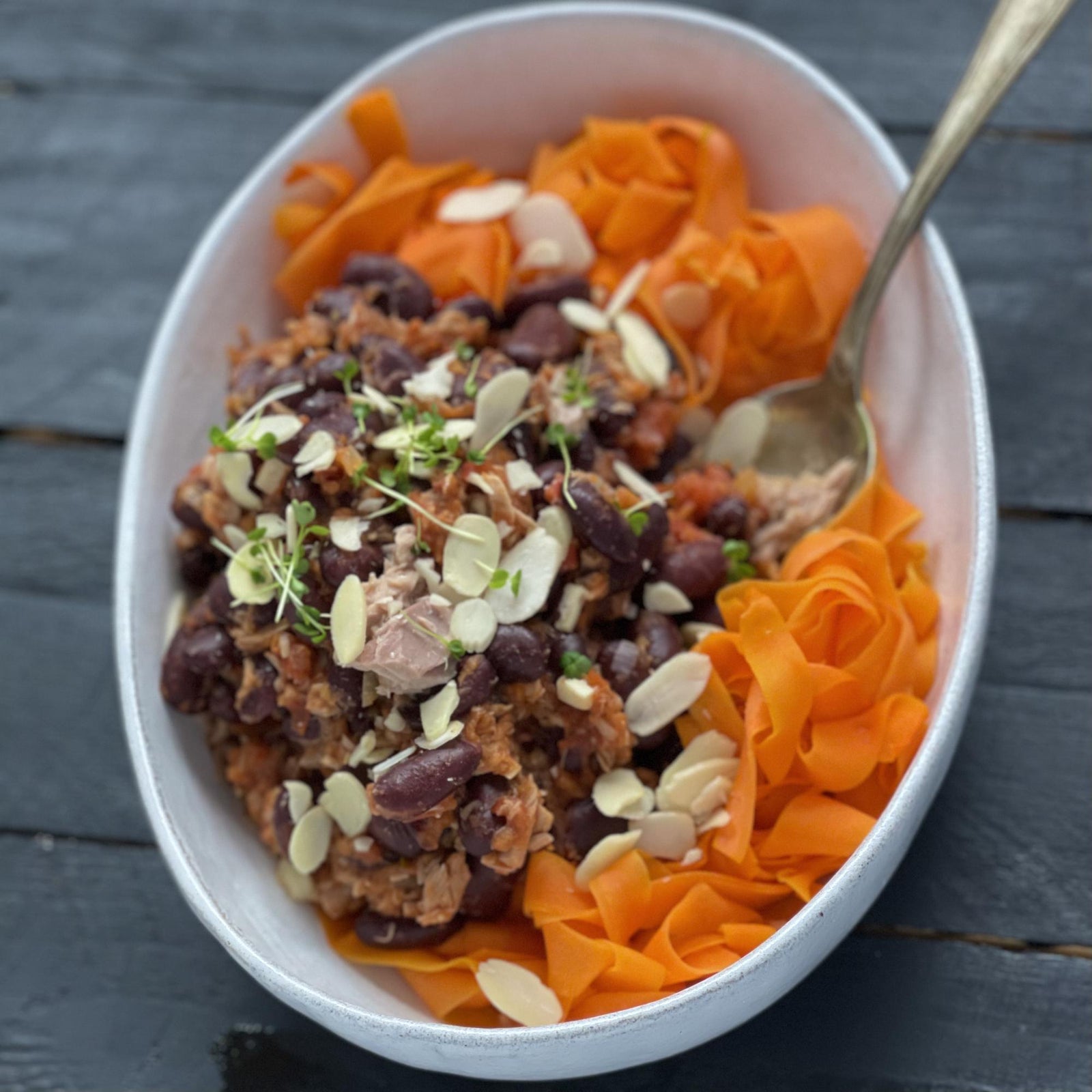 Karottennudeln mit Thunfisch und Bohnen