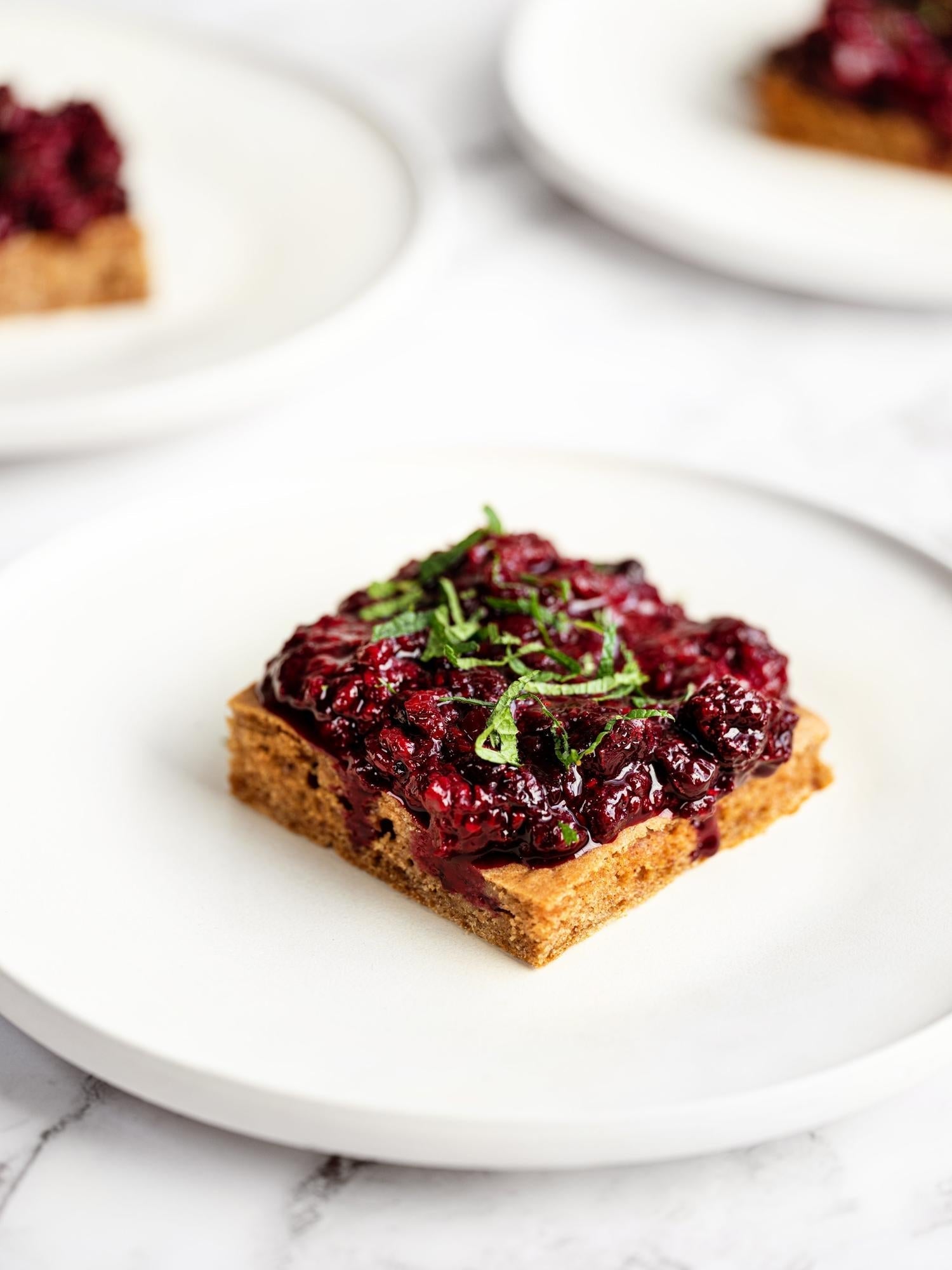 Kefir-Kuchen mit Waldfrüchten