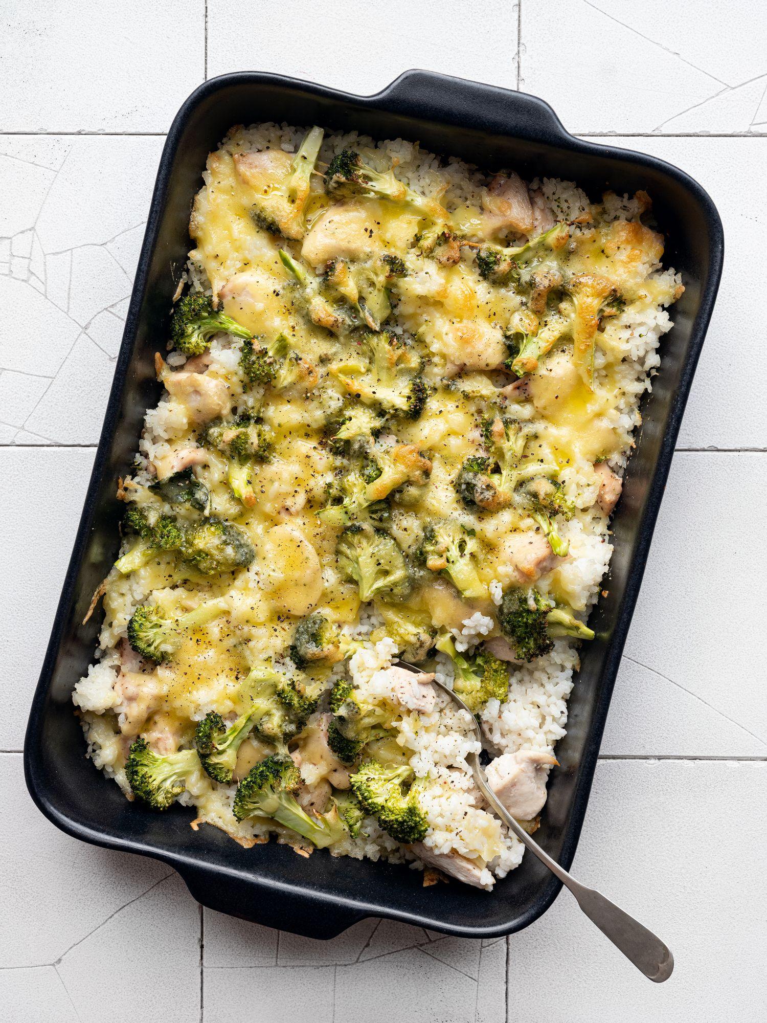 Hähnchen-Casserole mit Brokkoli und Reis