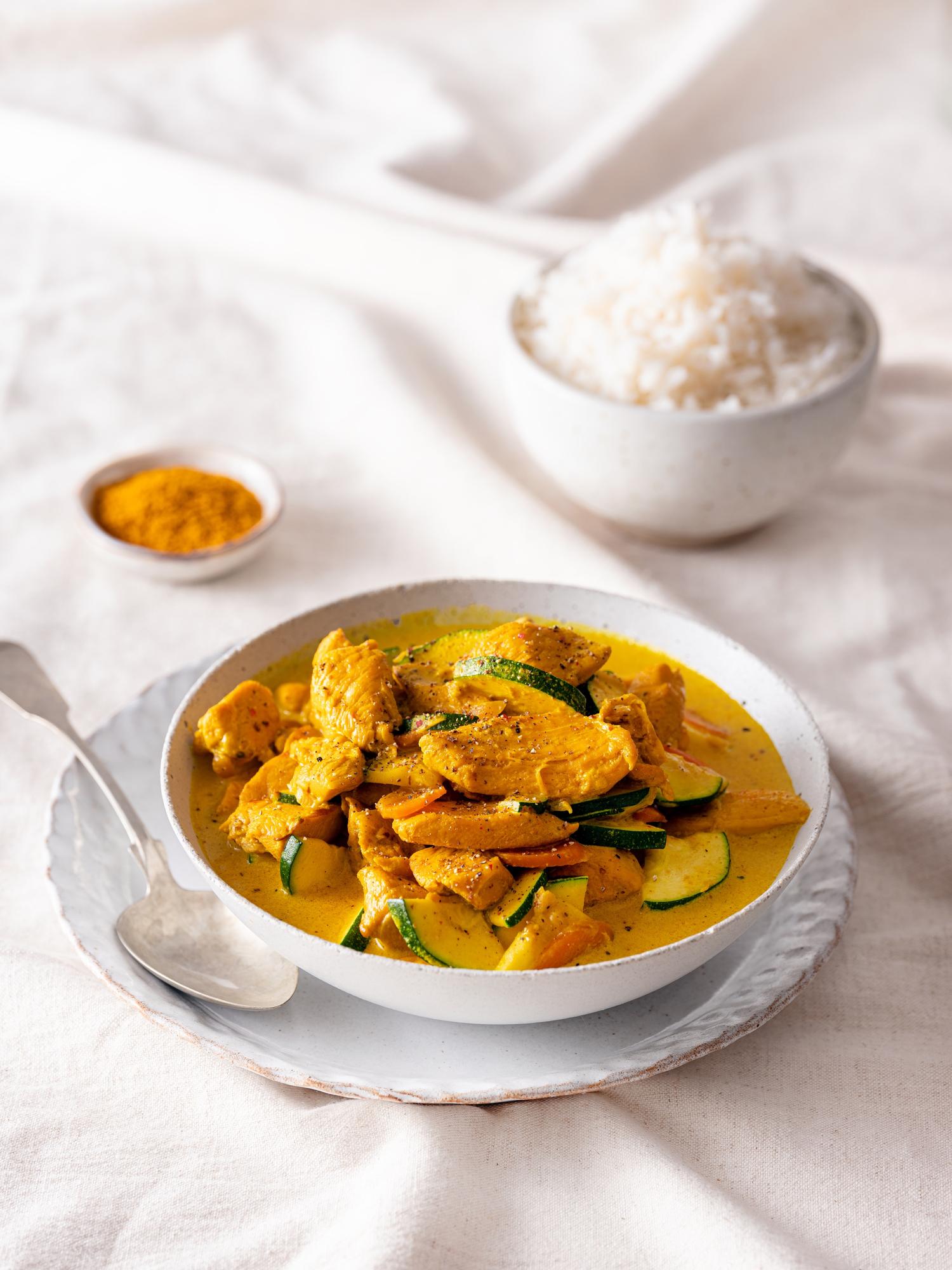 Hähnchenstücke in Currysauce