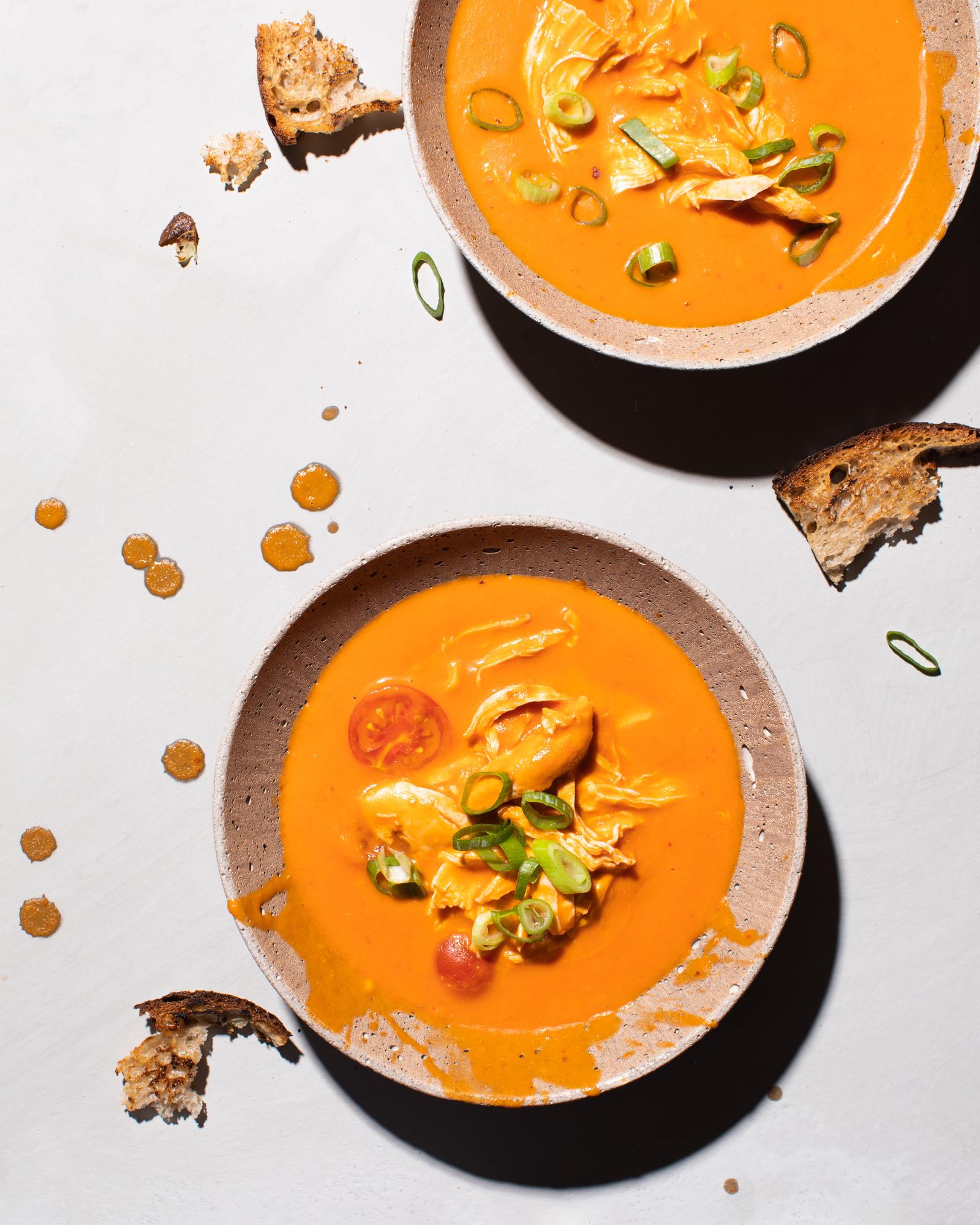 Hühnersuppe mit Tomaten und Kokosmilch