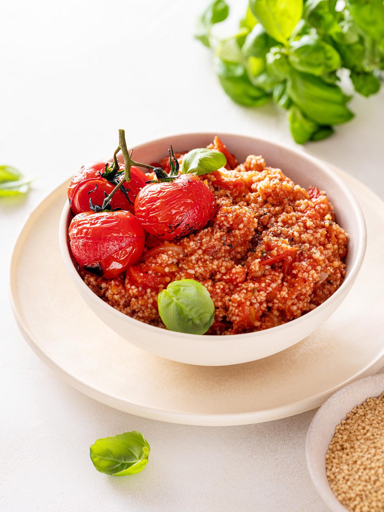 Couscous mit Tomaten und Basilikum