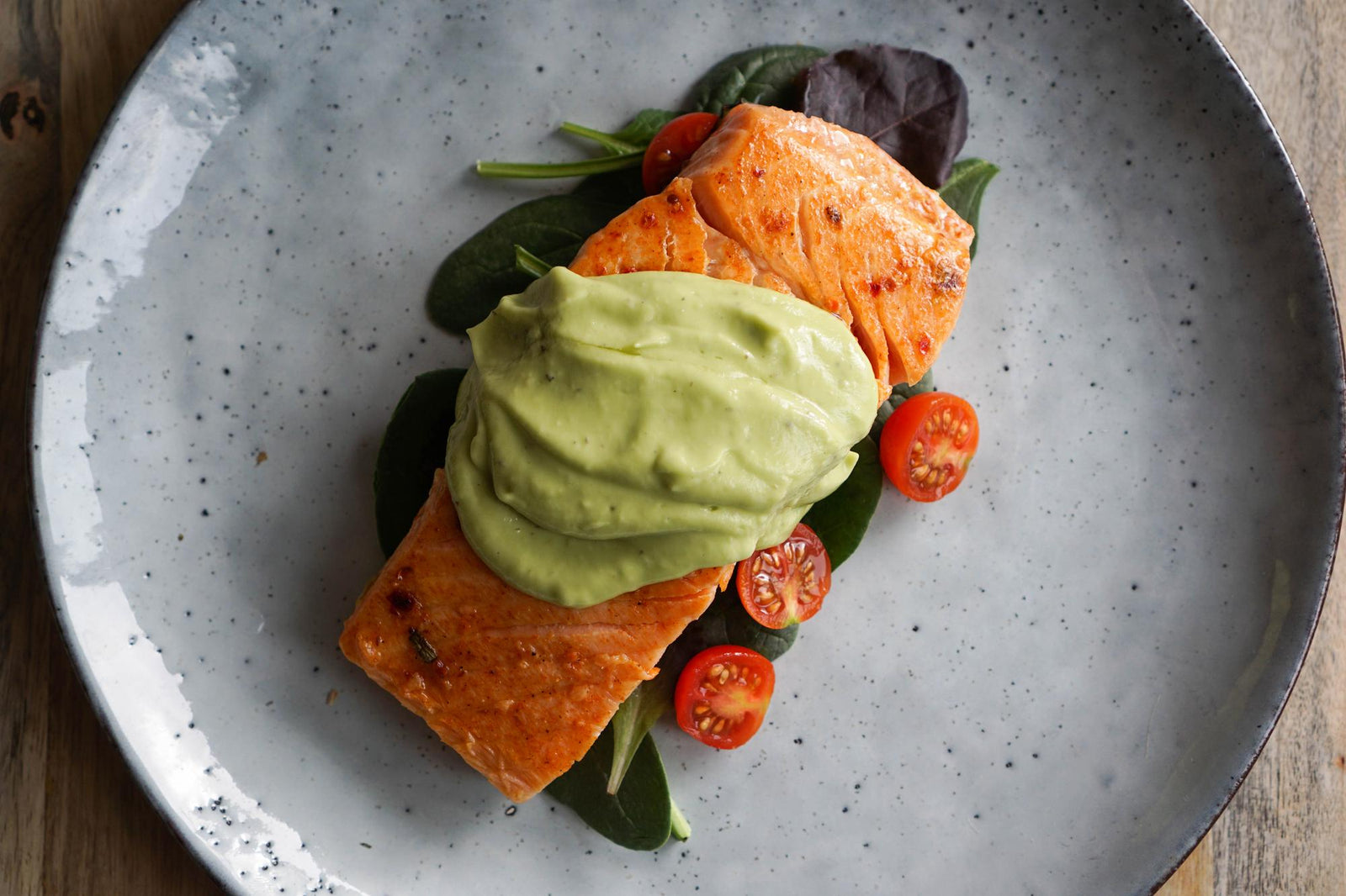Lachs mit Avocado-Sauce