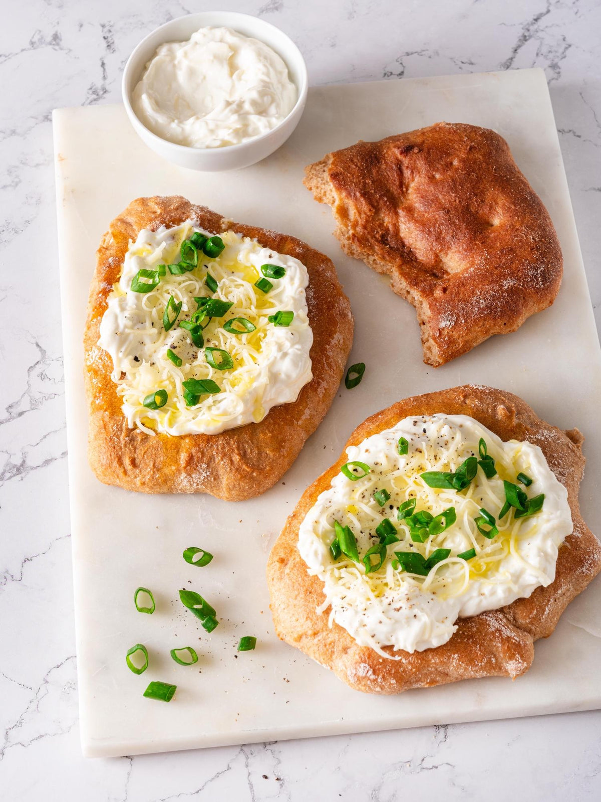 Ungarische Langosch mit Quarkdip und Knoblauch