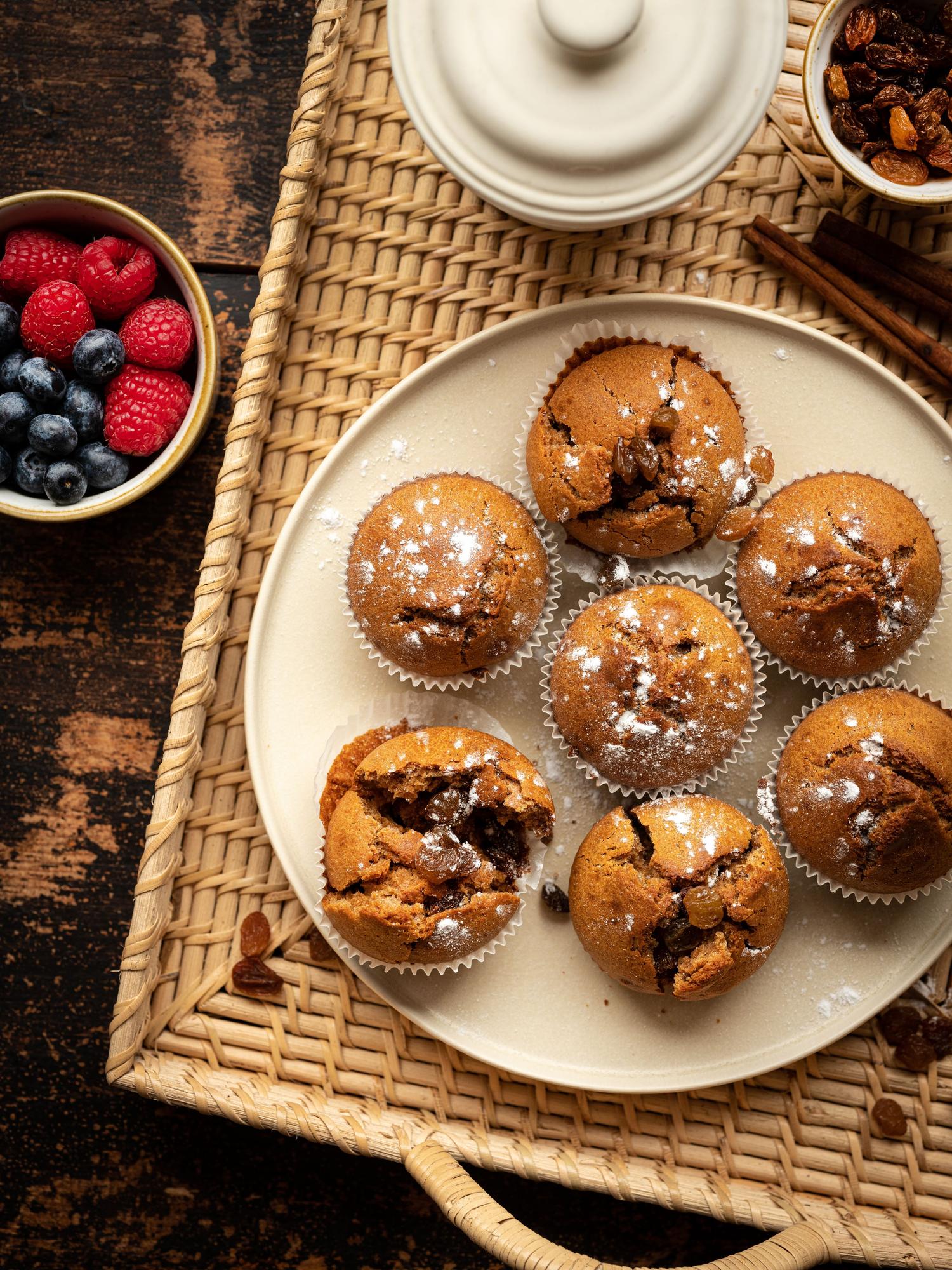 Muffins mit Zimt und Rosinen