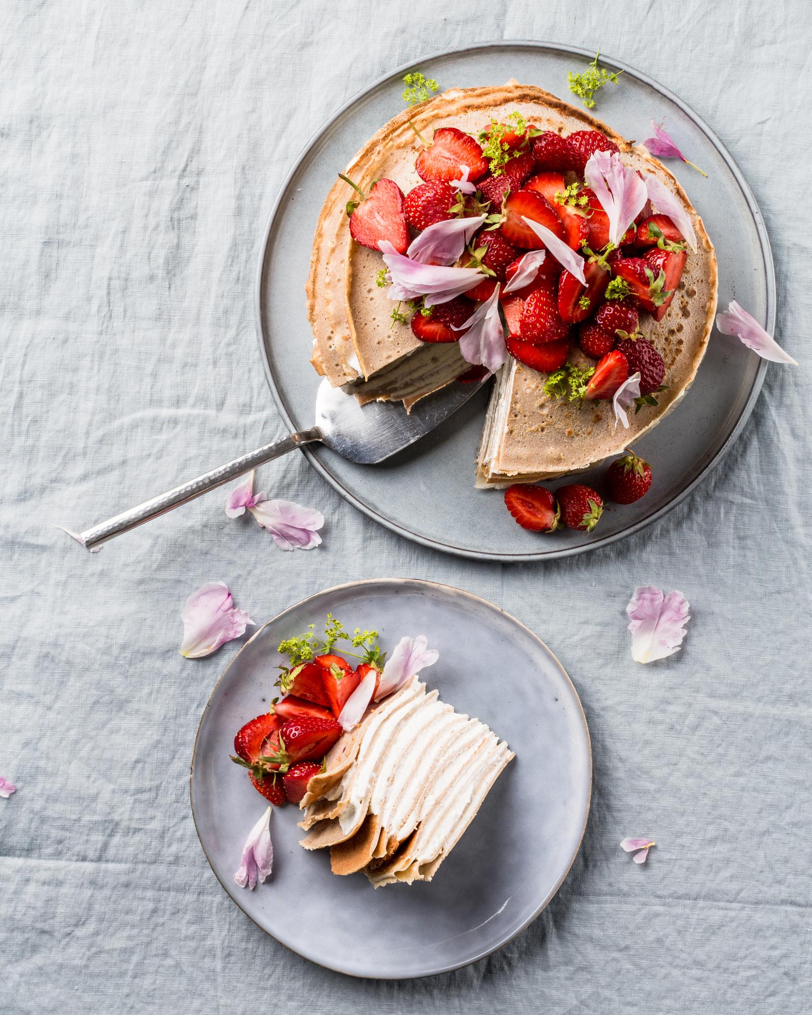 Pfannkuchentorte mit Erdbeeren