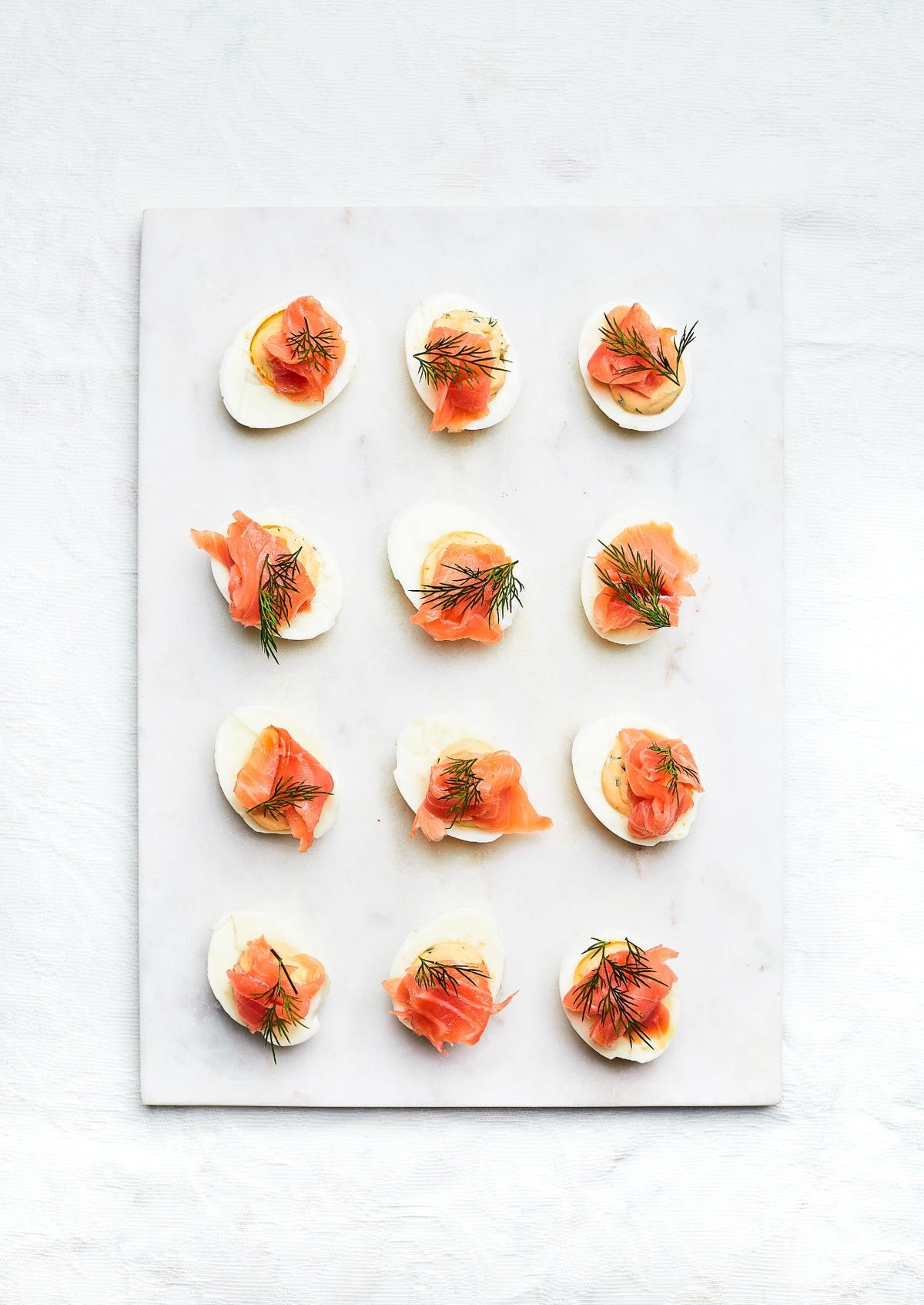 Gefüllte Eier mit geräuchertem Lachs und Dill