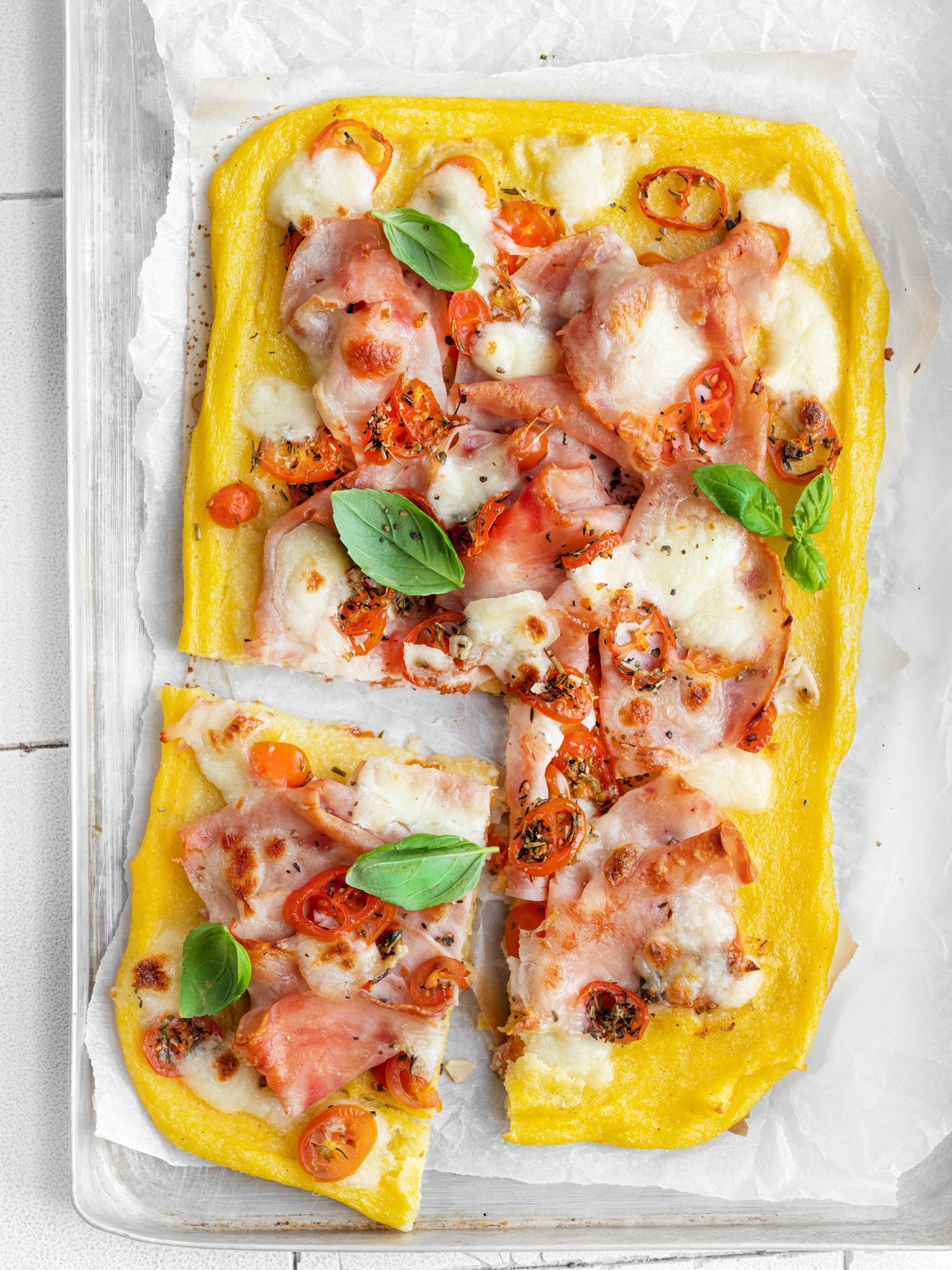 Polenta-Pizza vom Blech