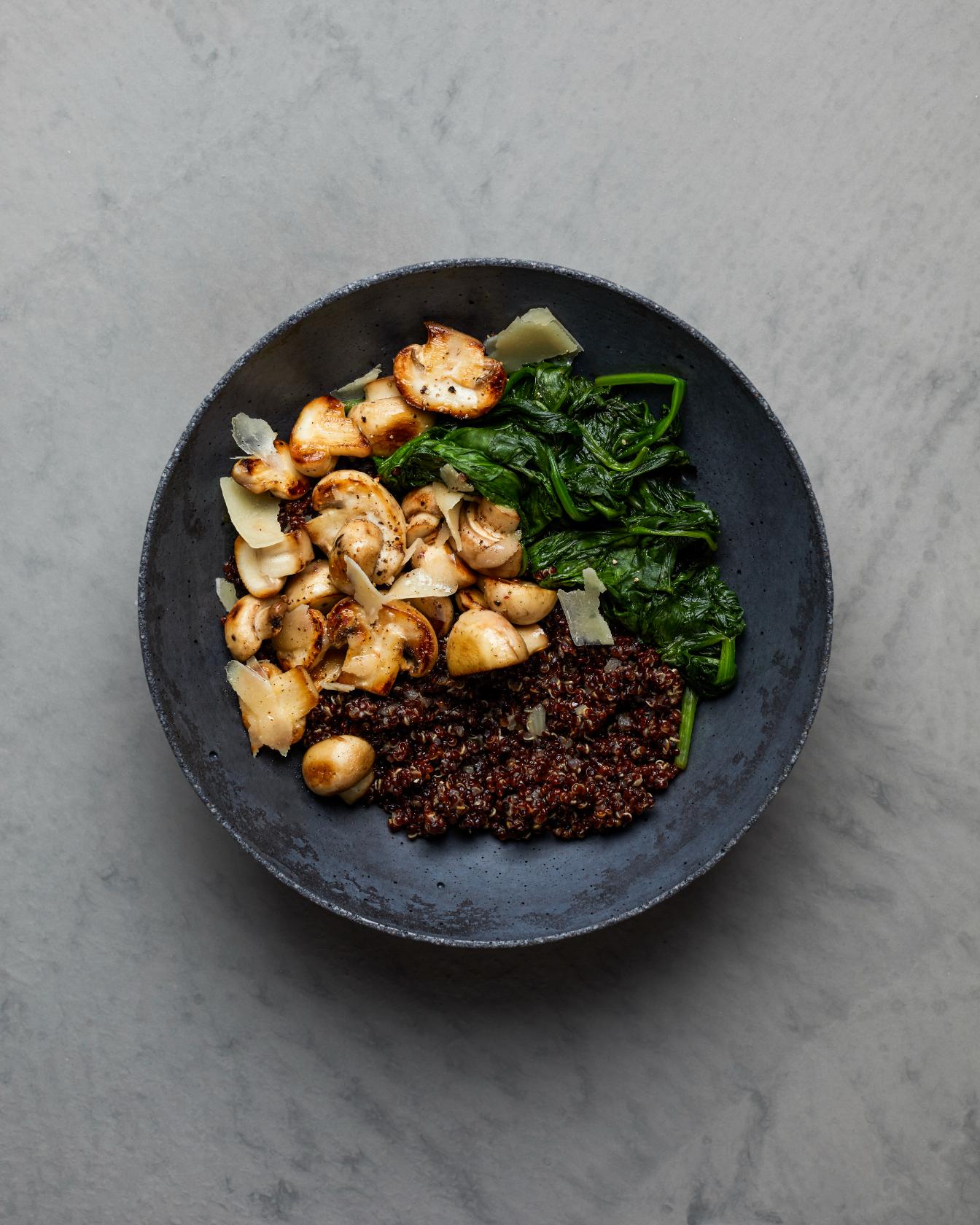 Quinoa-Brei mit Parmesan und Champignons