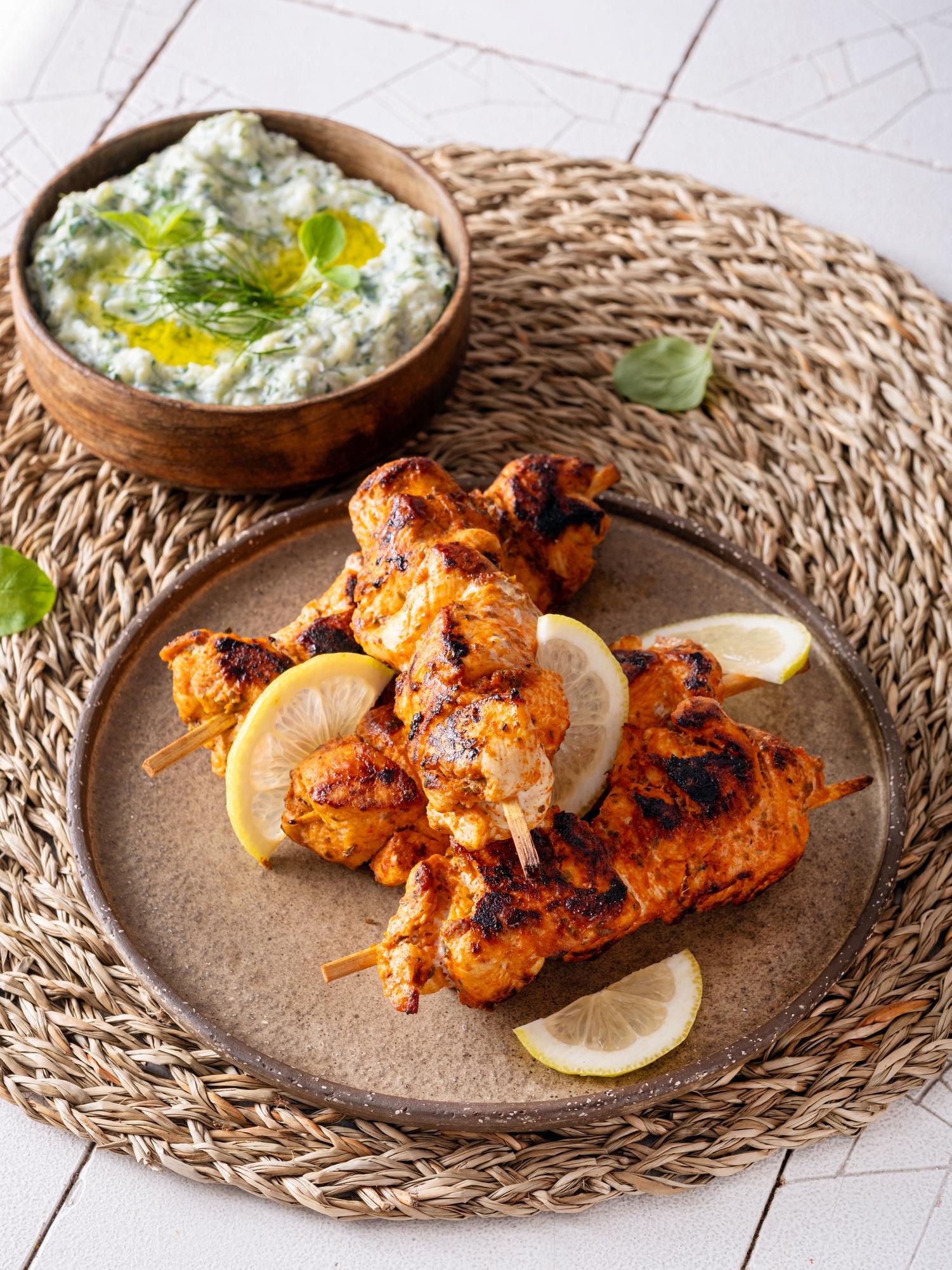 Griechische Hähnchen-Souvlaki mit Tzatziki