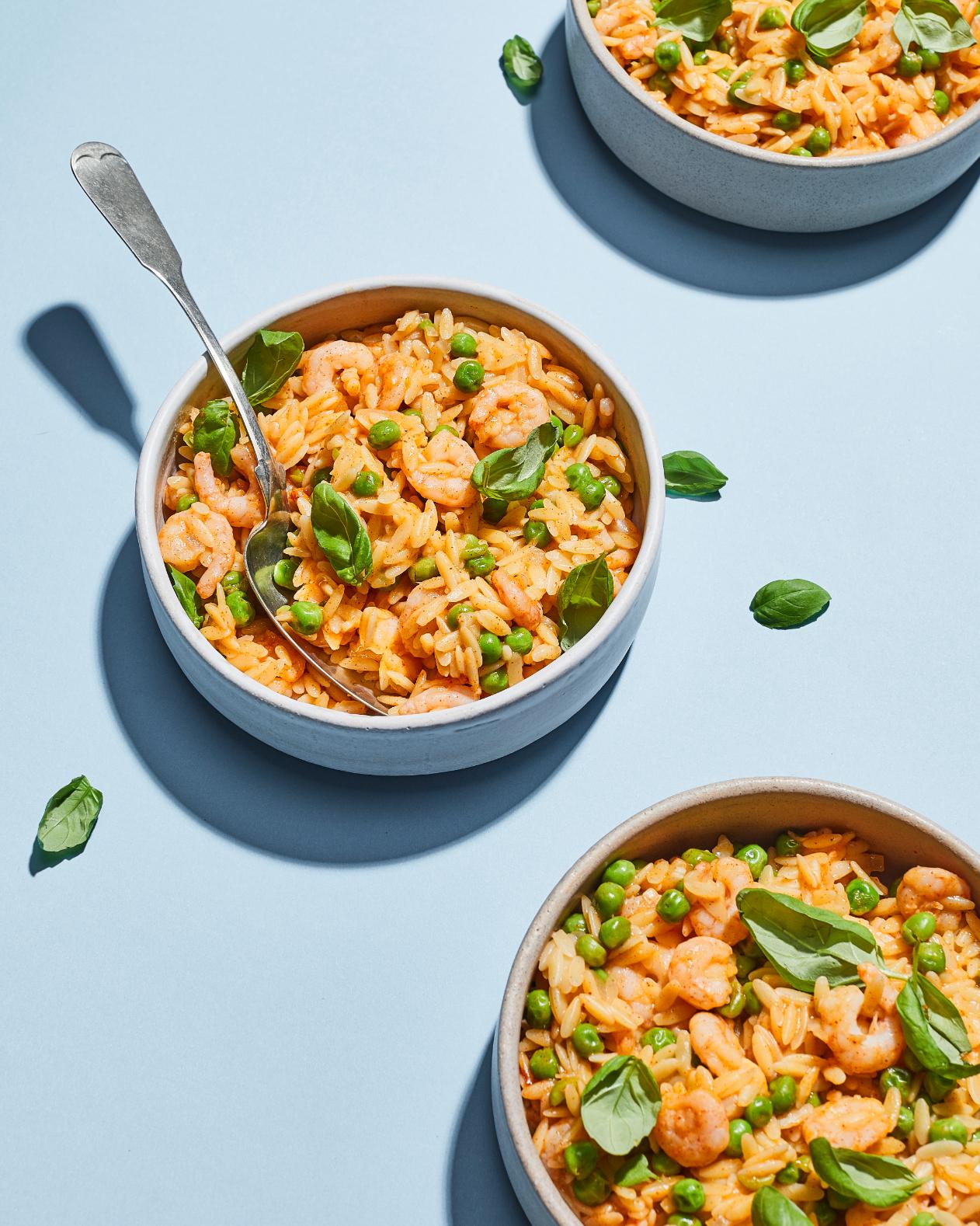 Orzo-Risotto mit Garnelen und Erbsen
