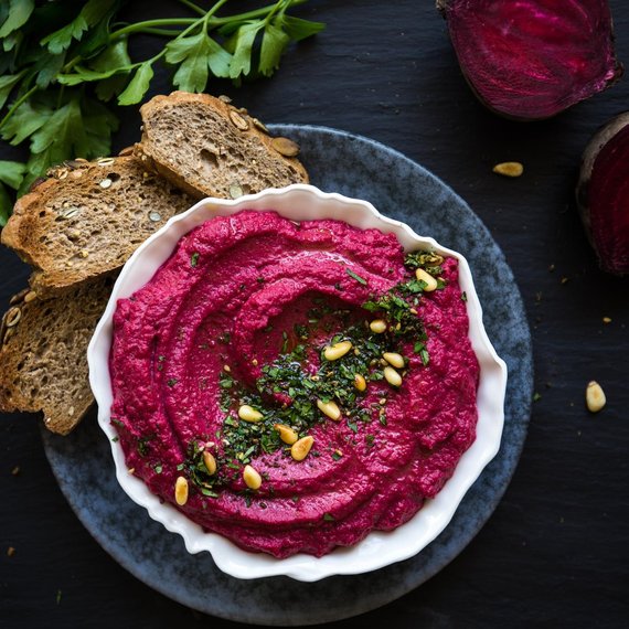 Rote-Bete-Hummus mit Rosmarin