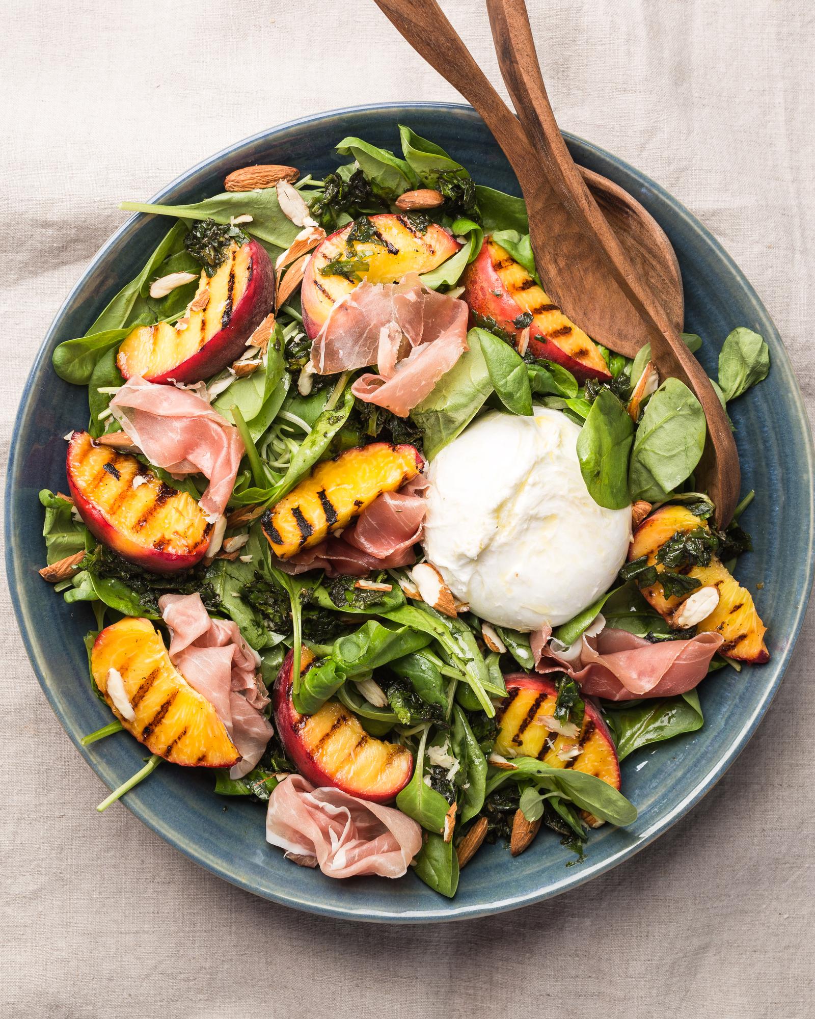 Salat mit gegrillten Pfirsichen