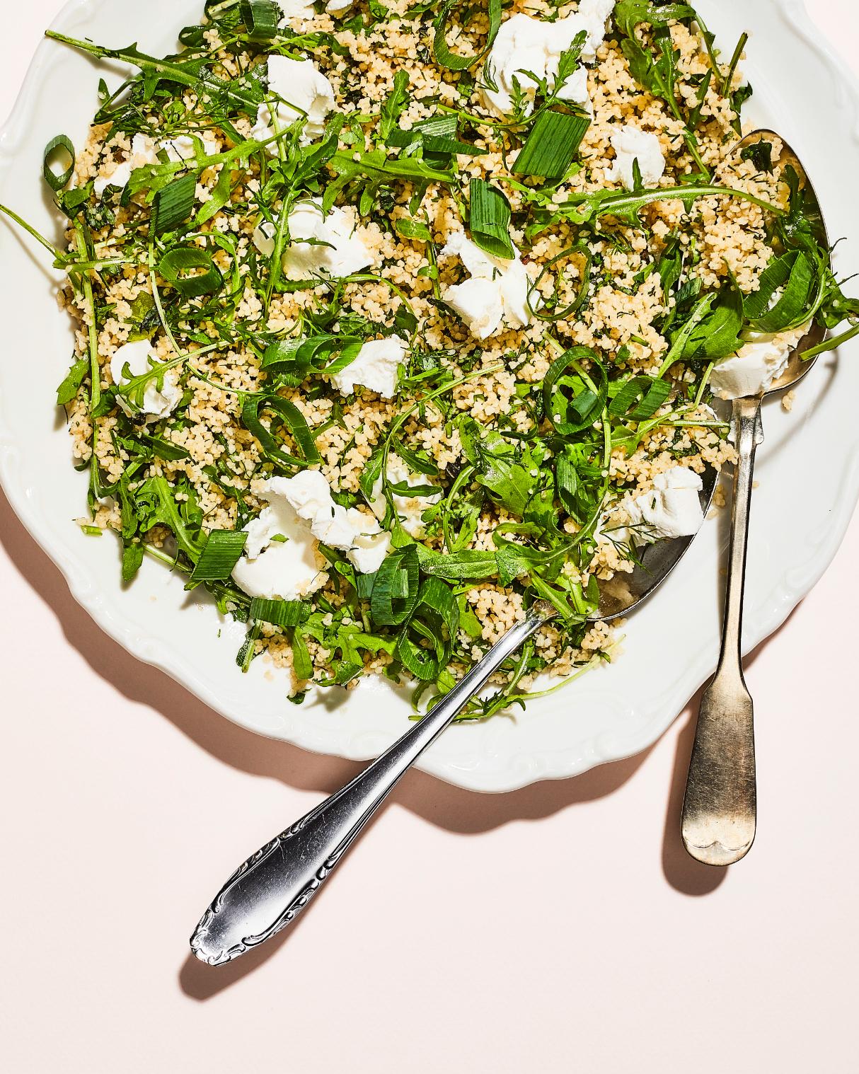 Salat mit Couscous und Ziegenkäse