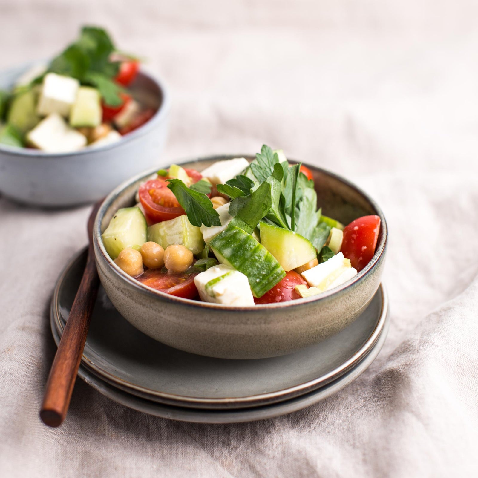 Schneller Salat mit Feta und Kichererbsen