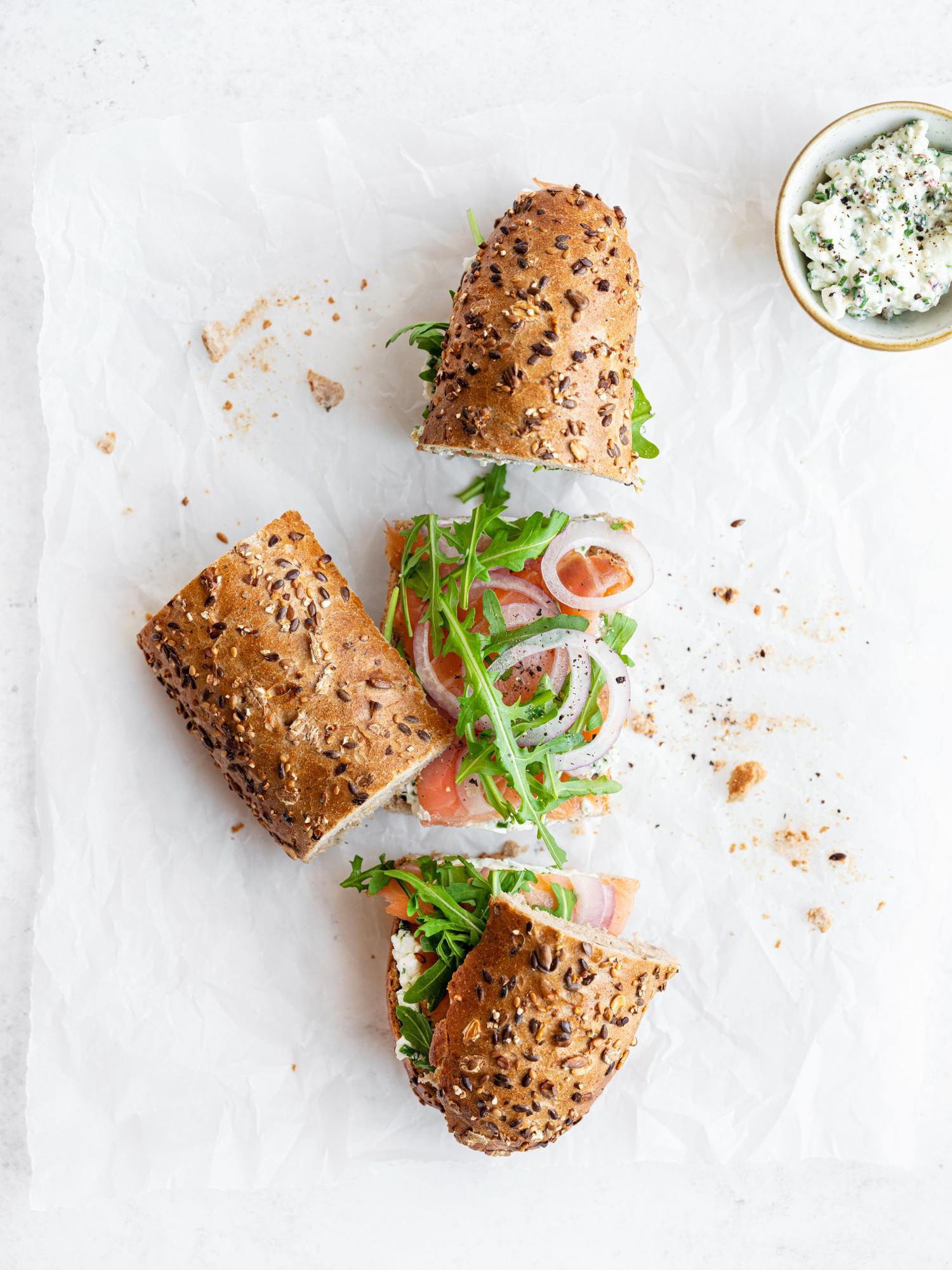 Sandwich mit geräuchertem Lachs