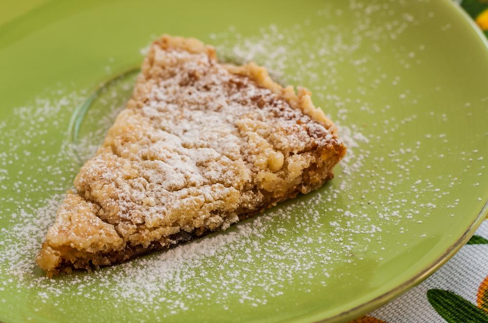 Süßer Couscous-Kuchen mit getrockneten Aprikosen