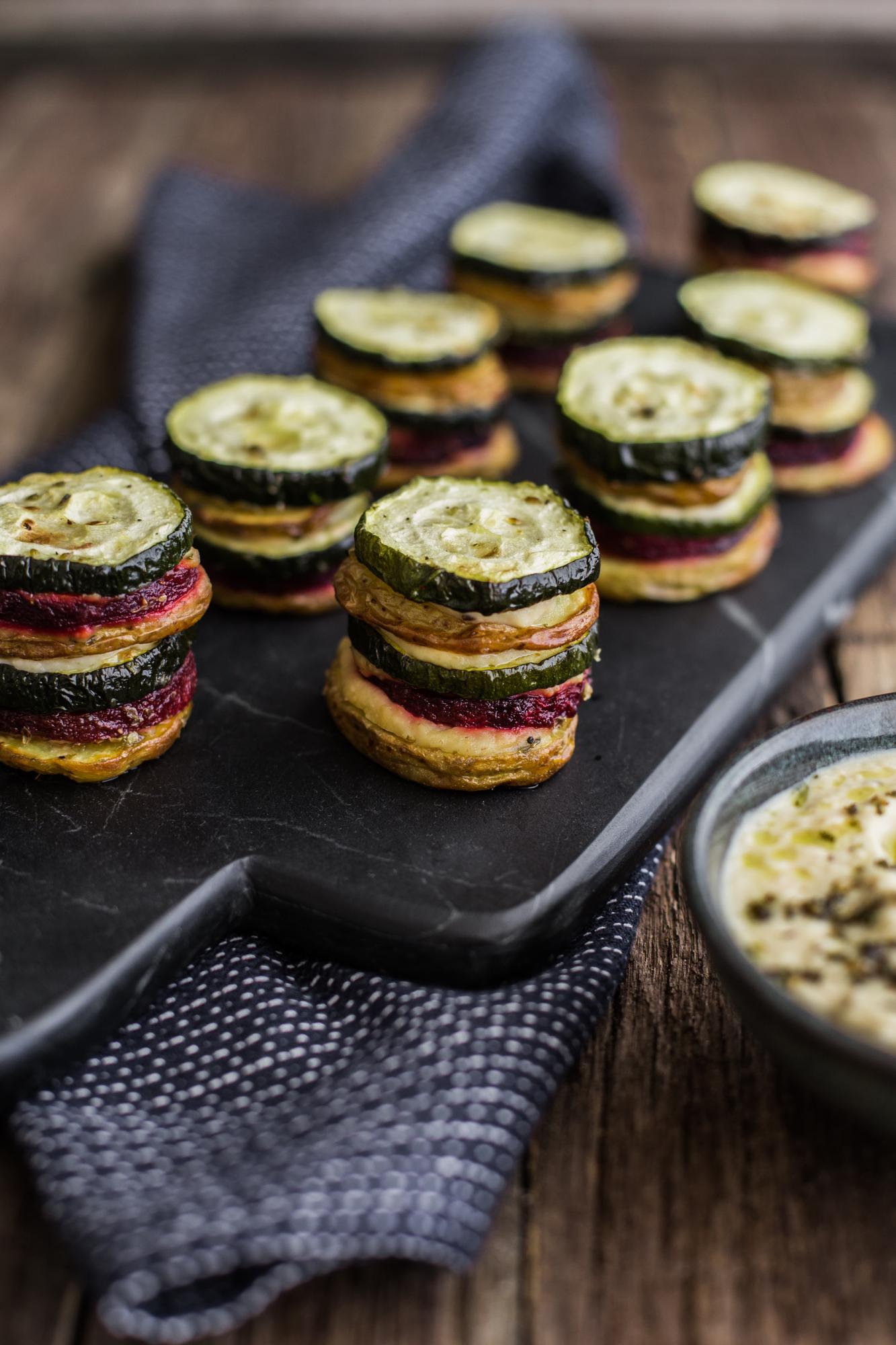 Sofahäppchen mit Hummus