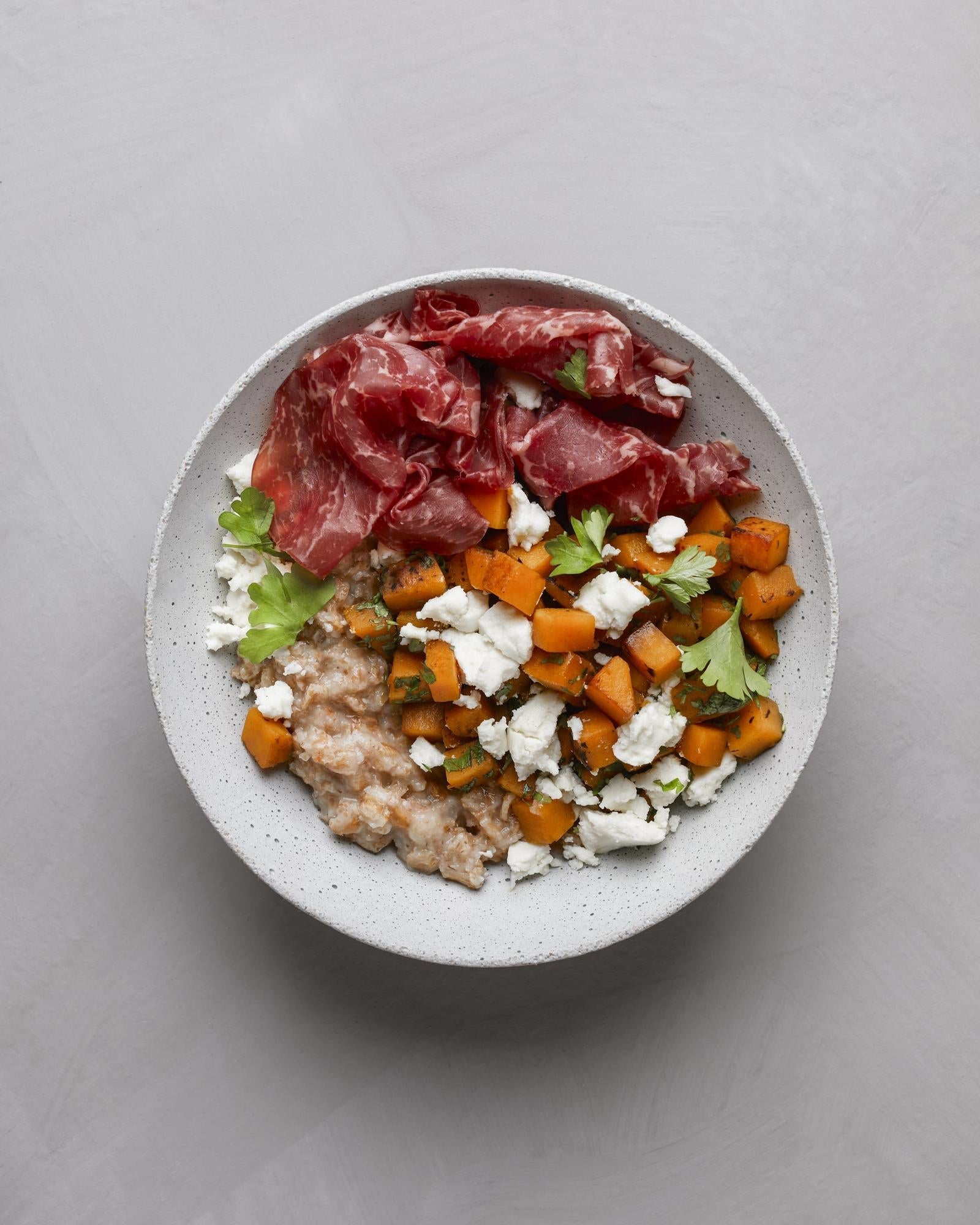 Dinkelgrütze mit Bryndza und geröstetem Kürbis
