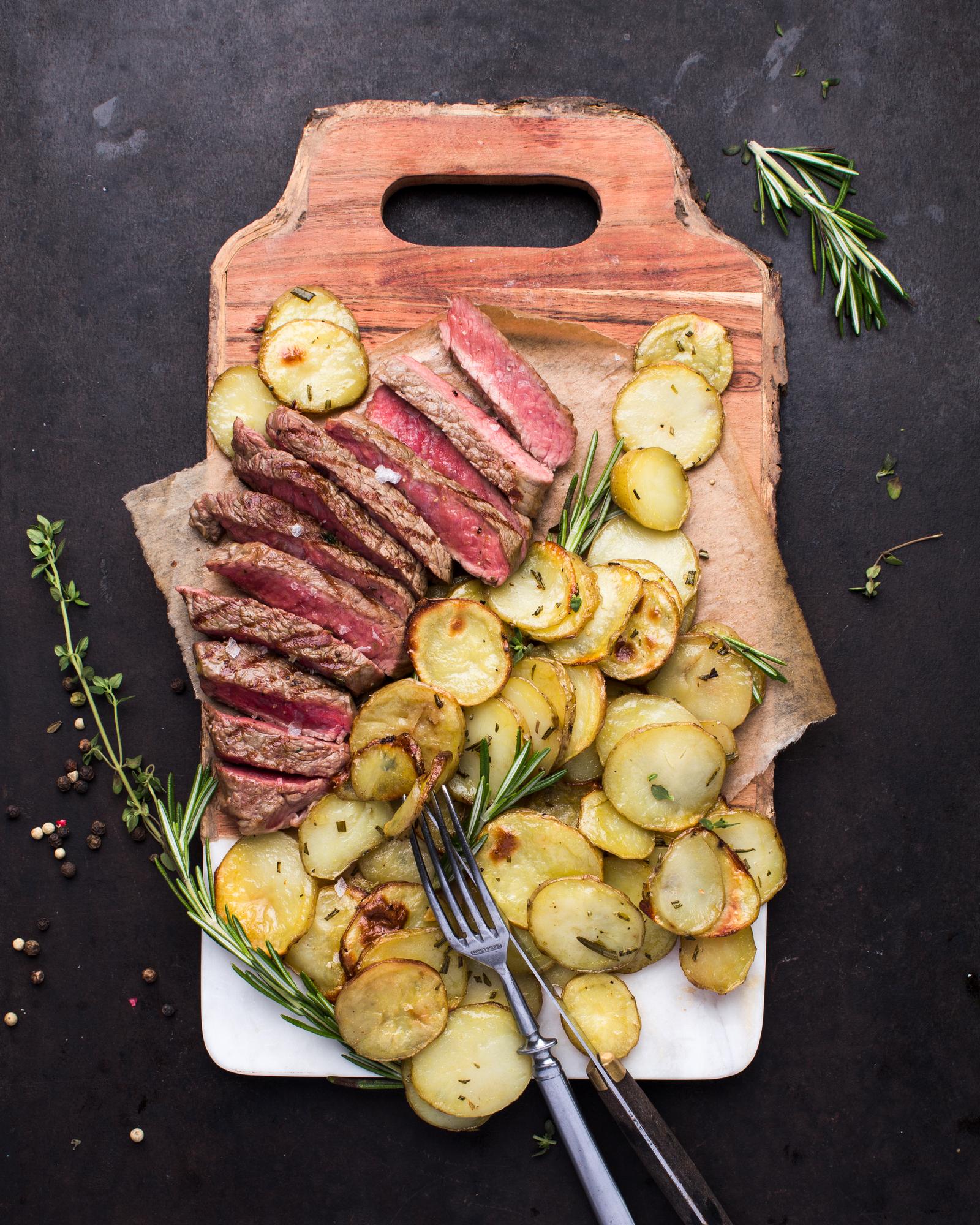 Steaks mit Rosmarinkartoffeln