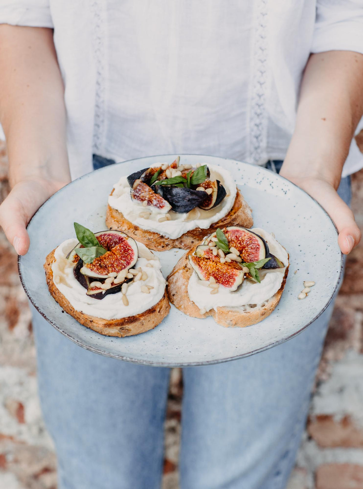 Süßes Brot mit Vanille-Ricotta und Feigen