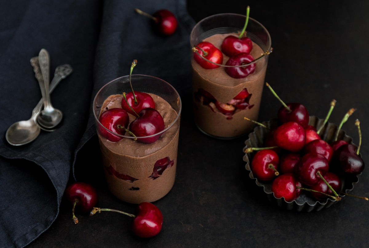 Veganes Schokoladenmousse mit Kirschen
