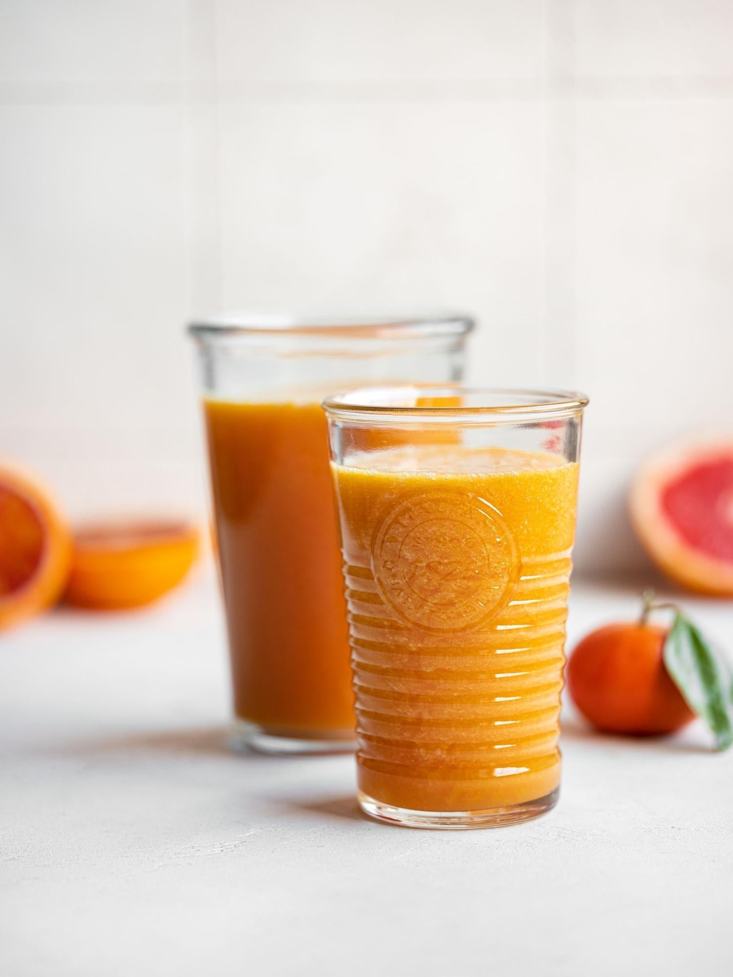 Vitamincitrus-Smoothie mit Kurkuma