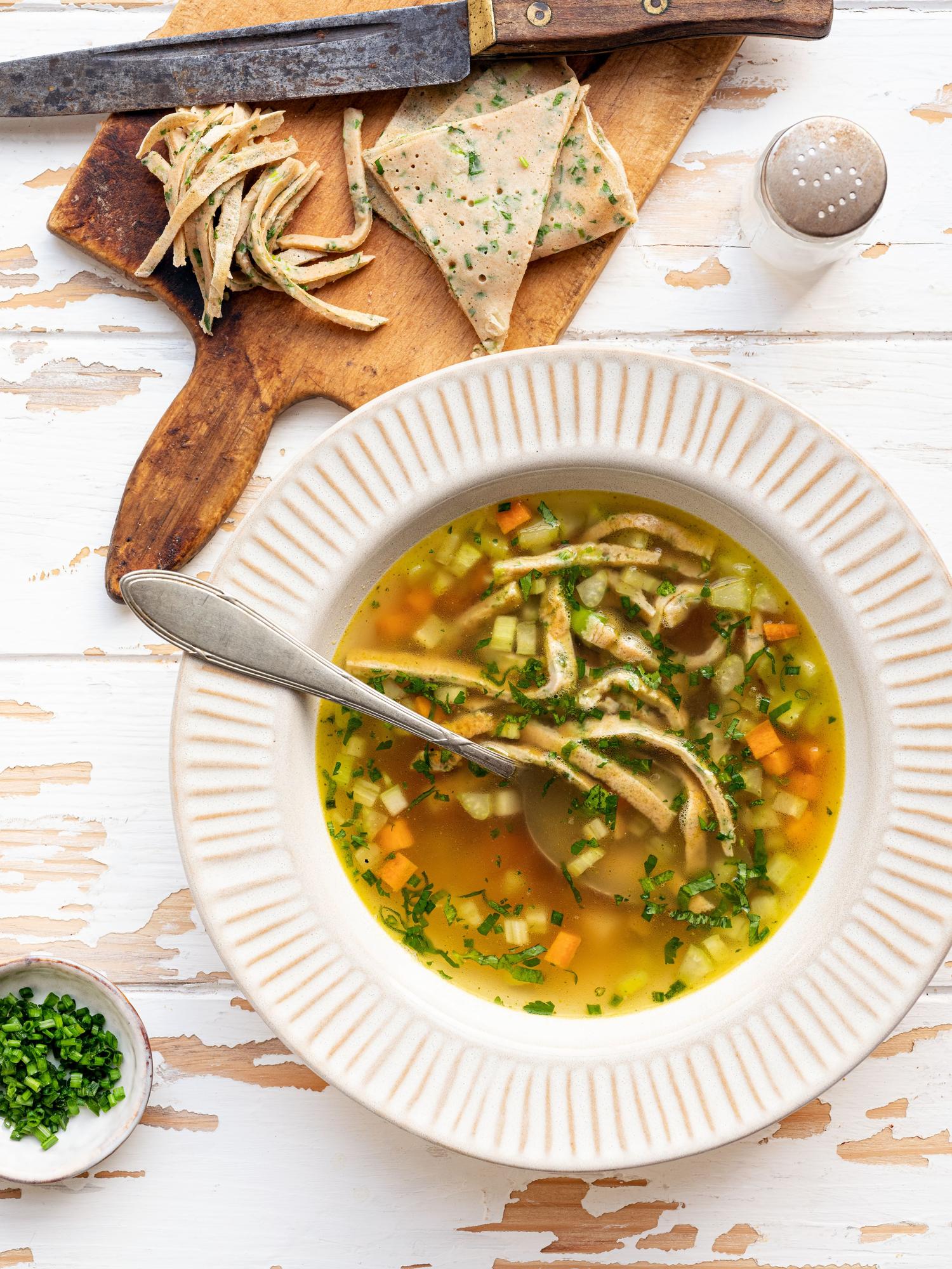Gemüsesuppe mit Kräuter-Celestýn-Nudeln